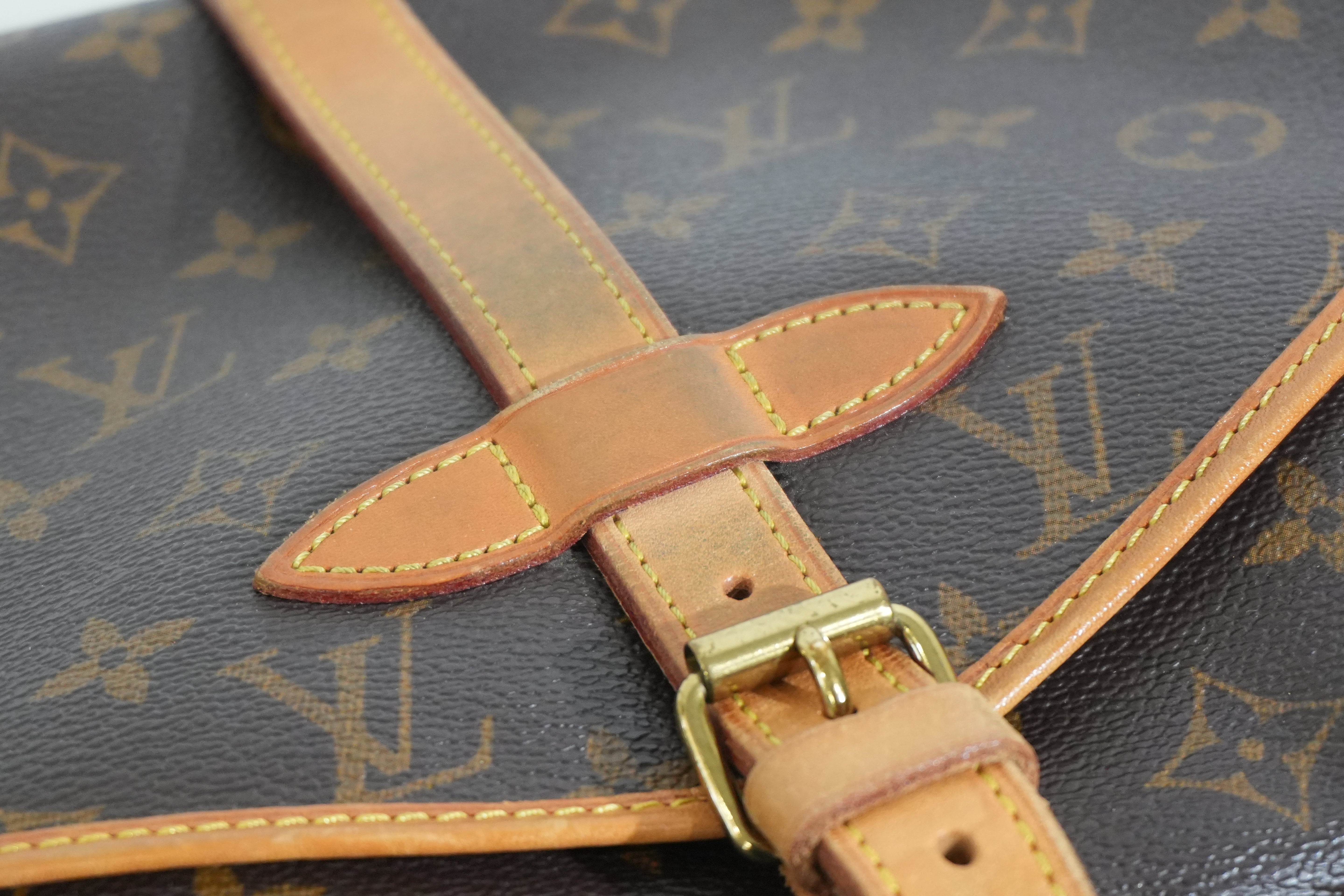Pre-owned Louis Vuitton Monogram Saumur 30 Crossbody Bag