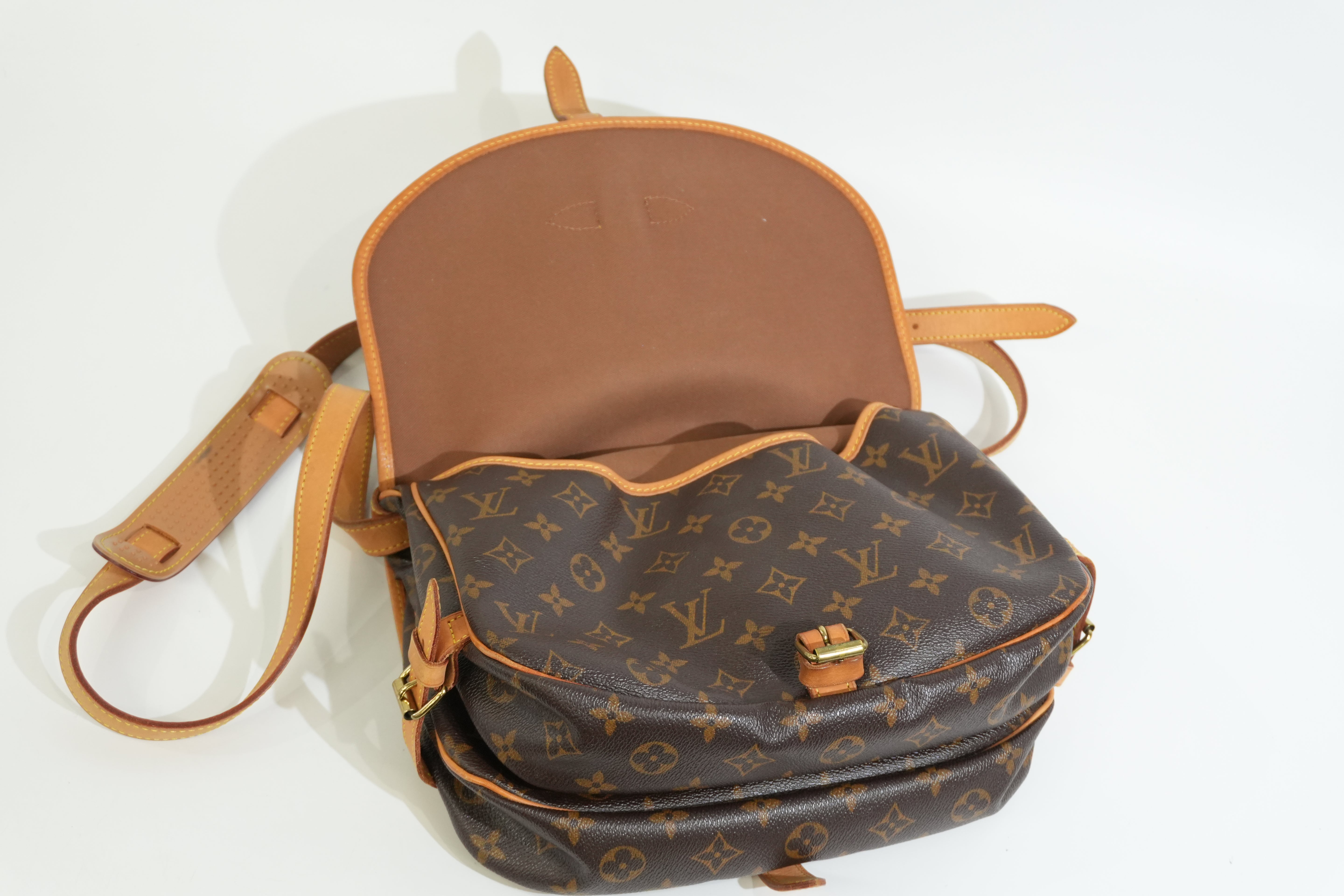 Pre-owned Louis Vuitton Monogram Saumur 30 Crossbody Bag