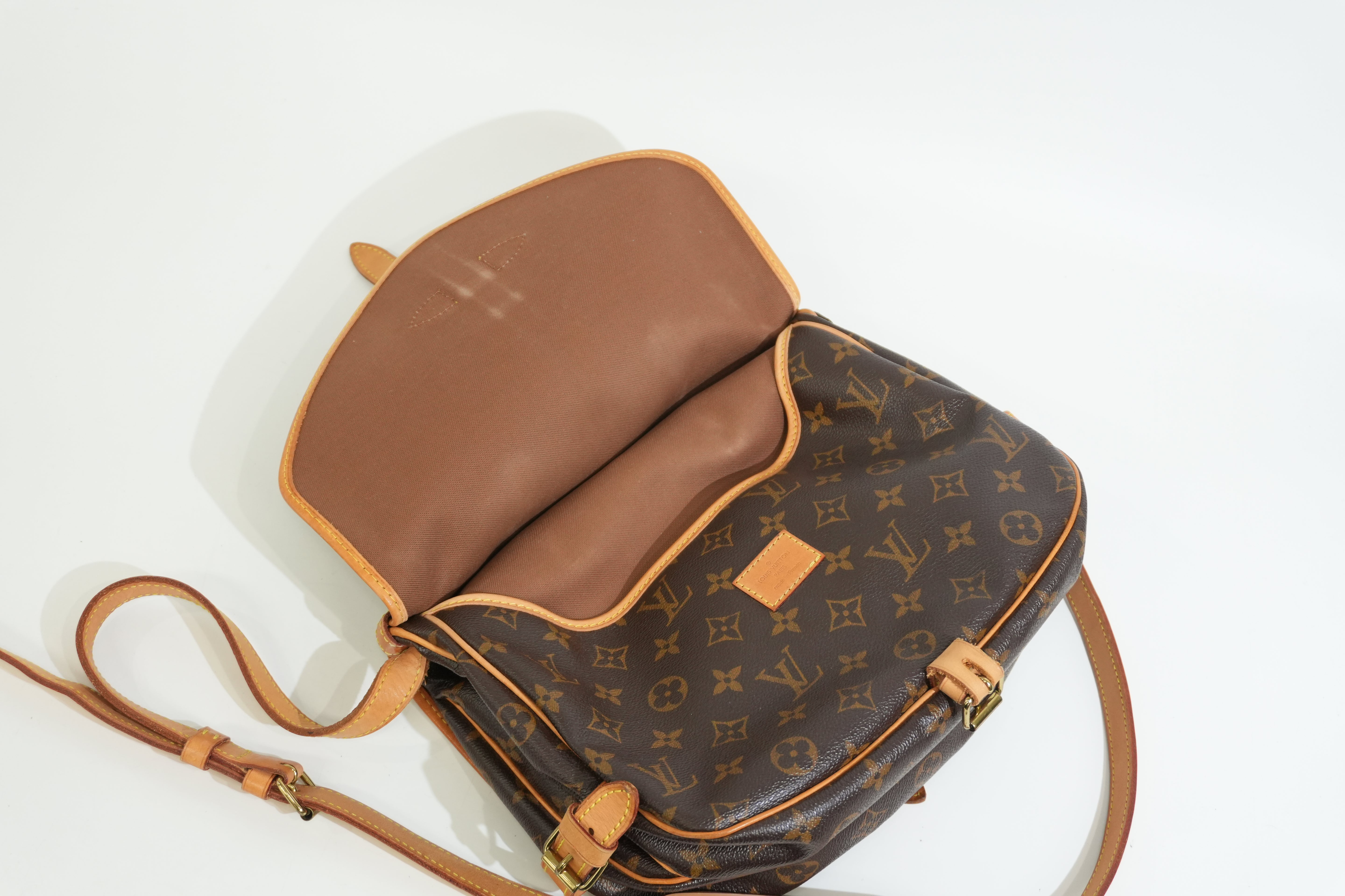 Pre-owned Louis Vuitton Monogram Saumur 30 Crossbody Bag