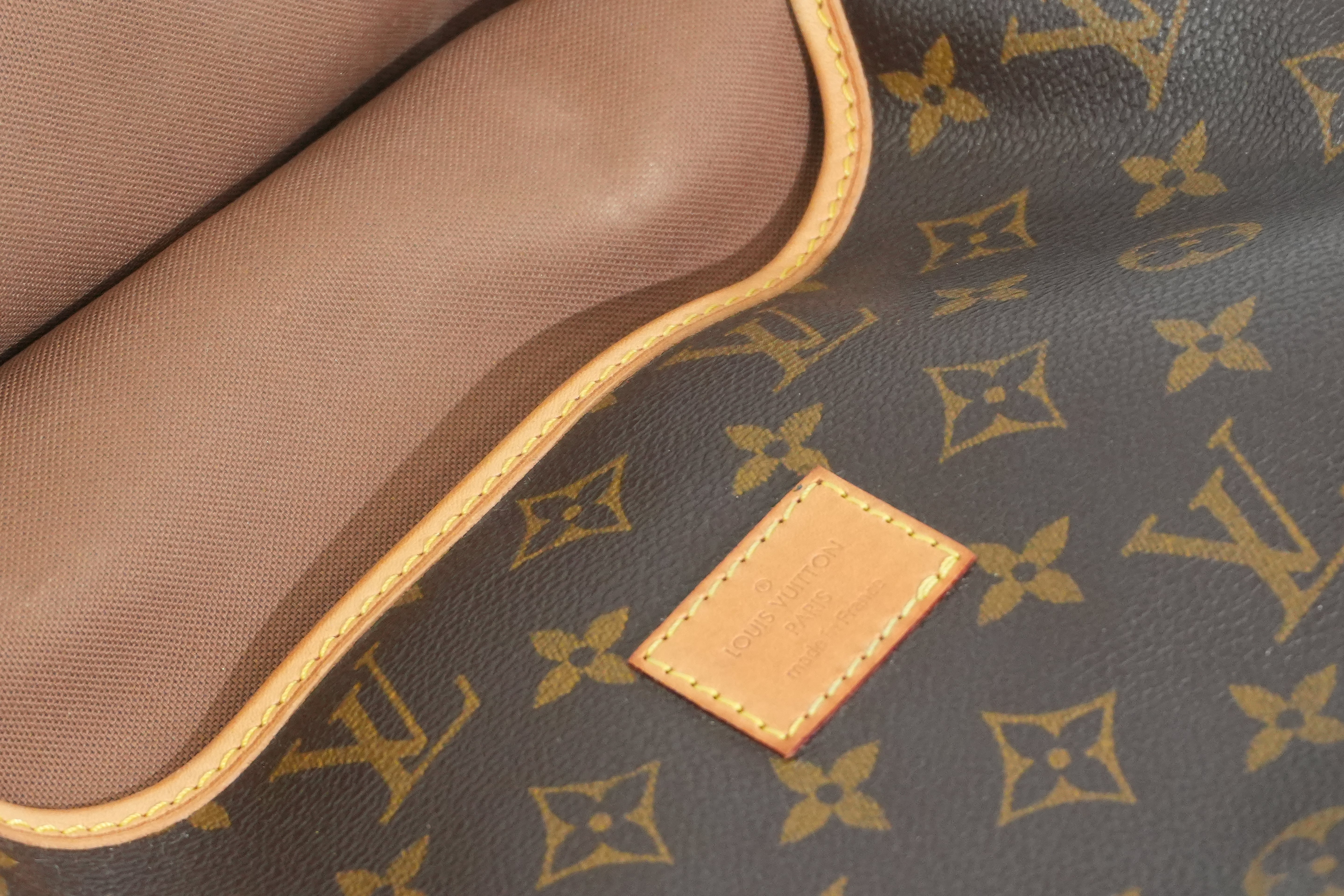 Pre-owned Louis Vuitton Monogram Saumur 30 Crossbody Bag