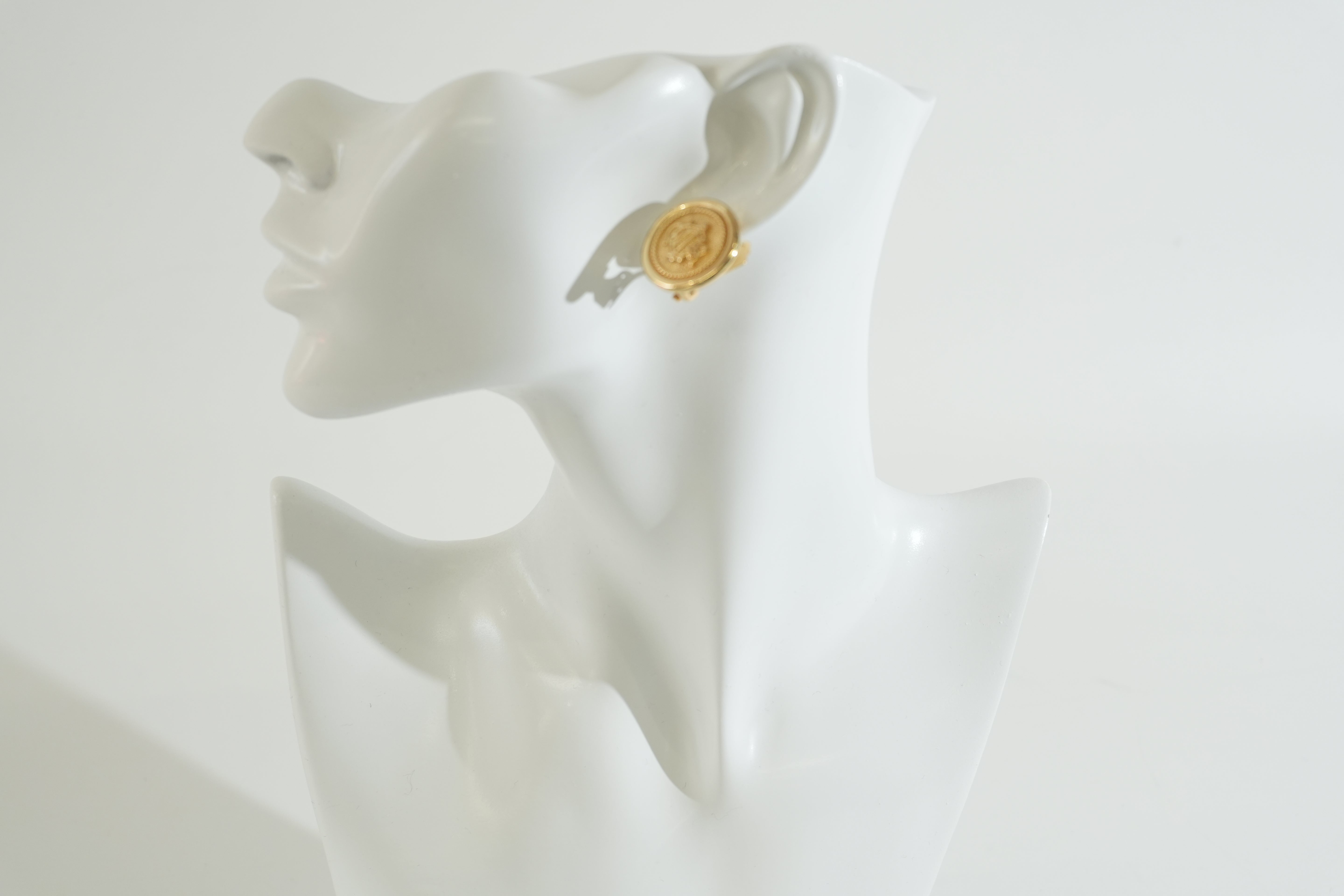 Pre-owned Dior Clip on Earrings Gold tone