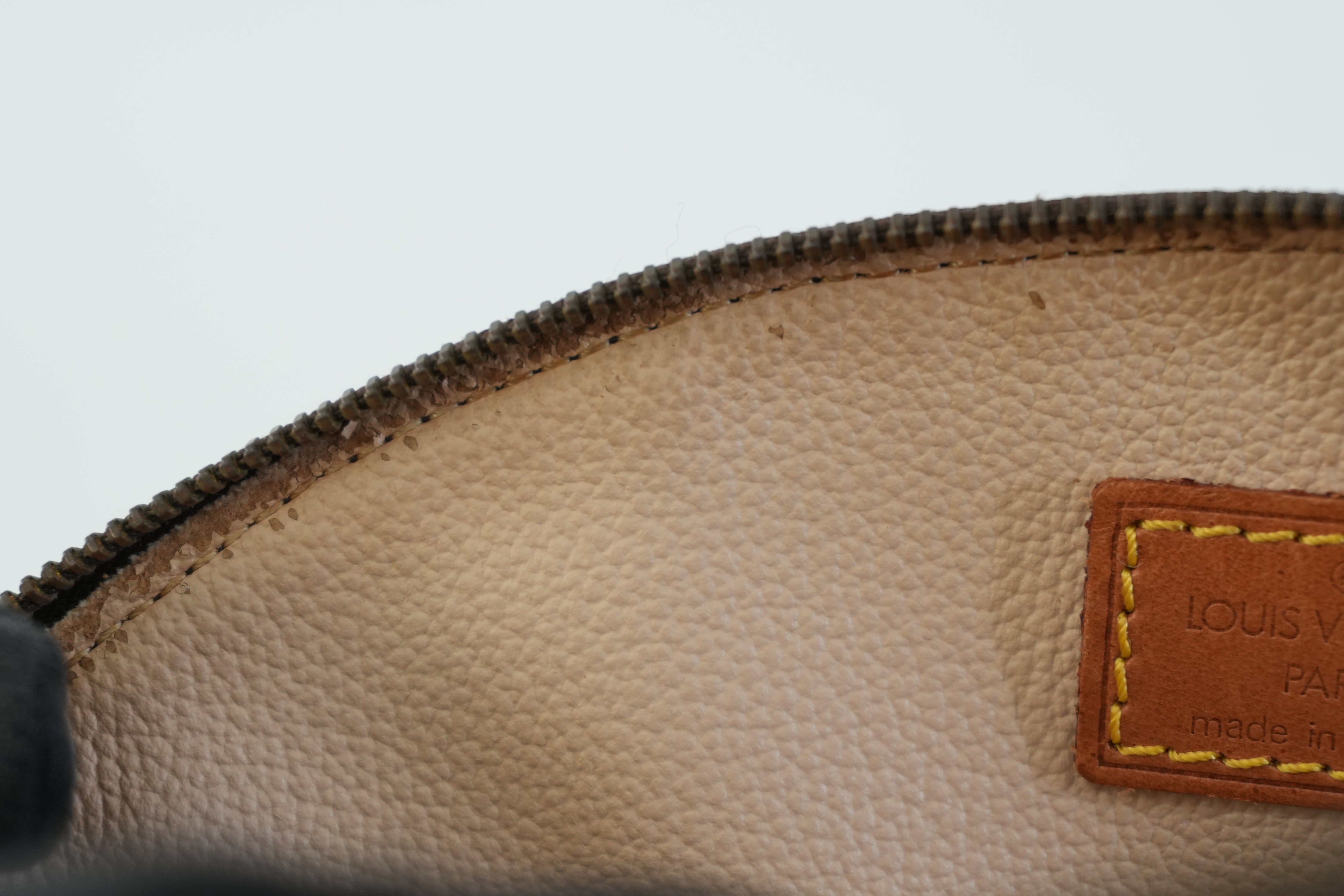 Pre-owned Louis Vuitton Monogram Demi Ronde Pouch