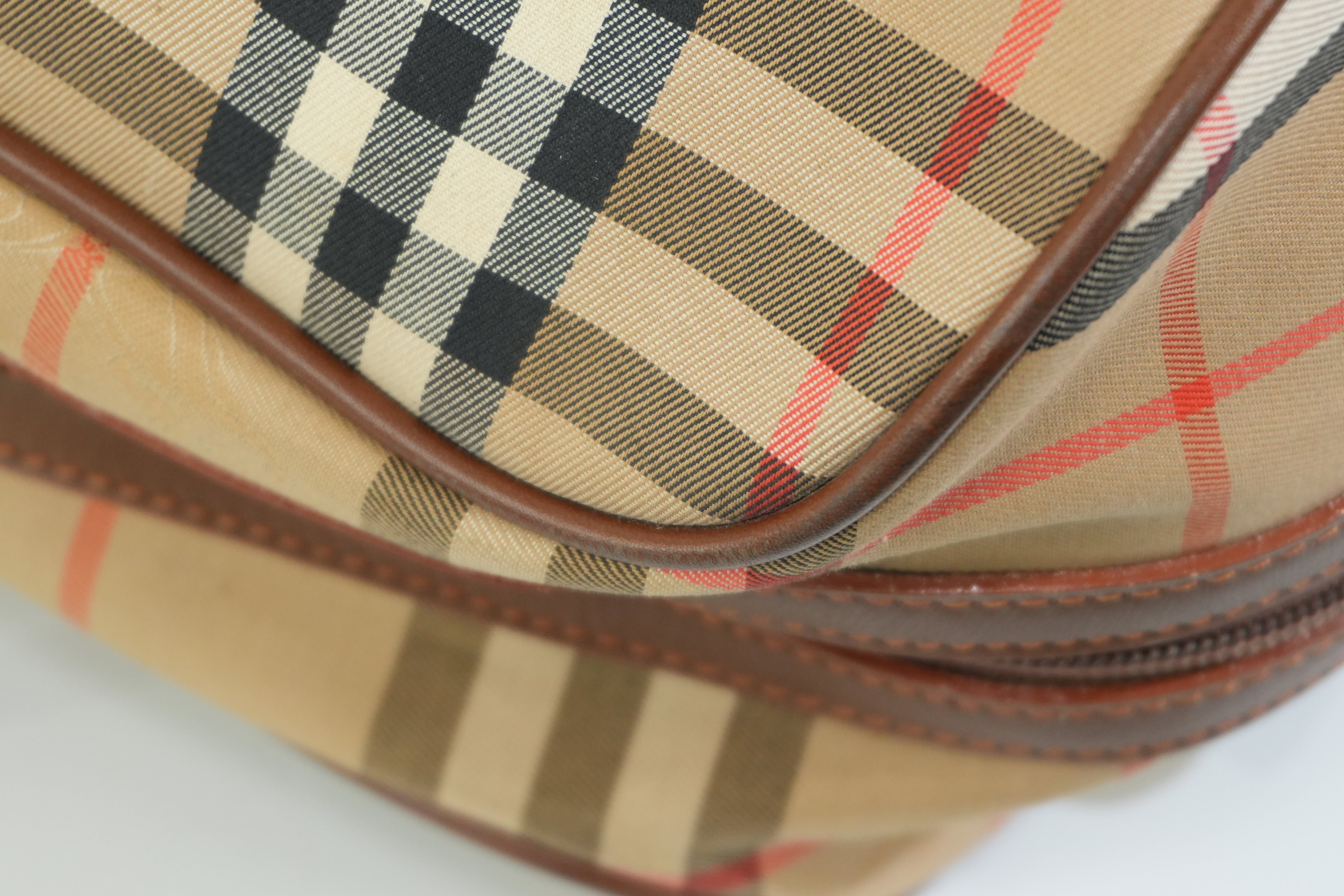 Pre-owned Burberry Haymarket Boston Bag Size 40