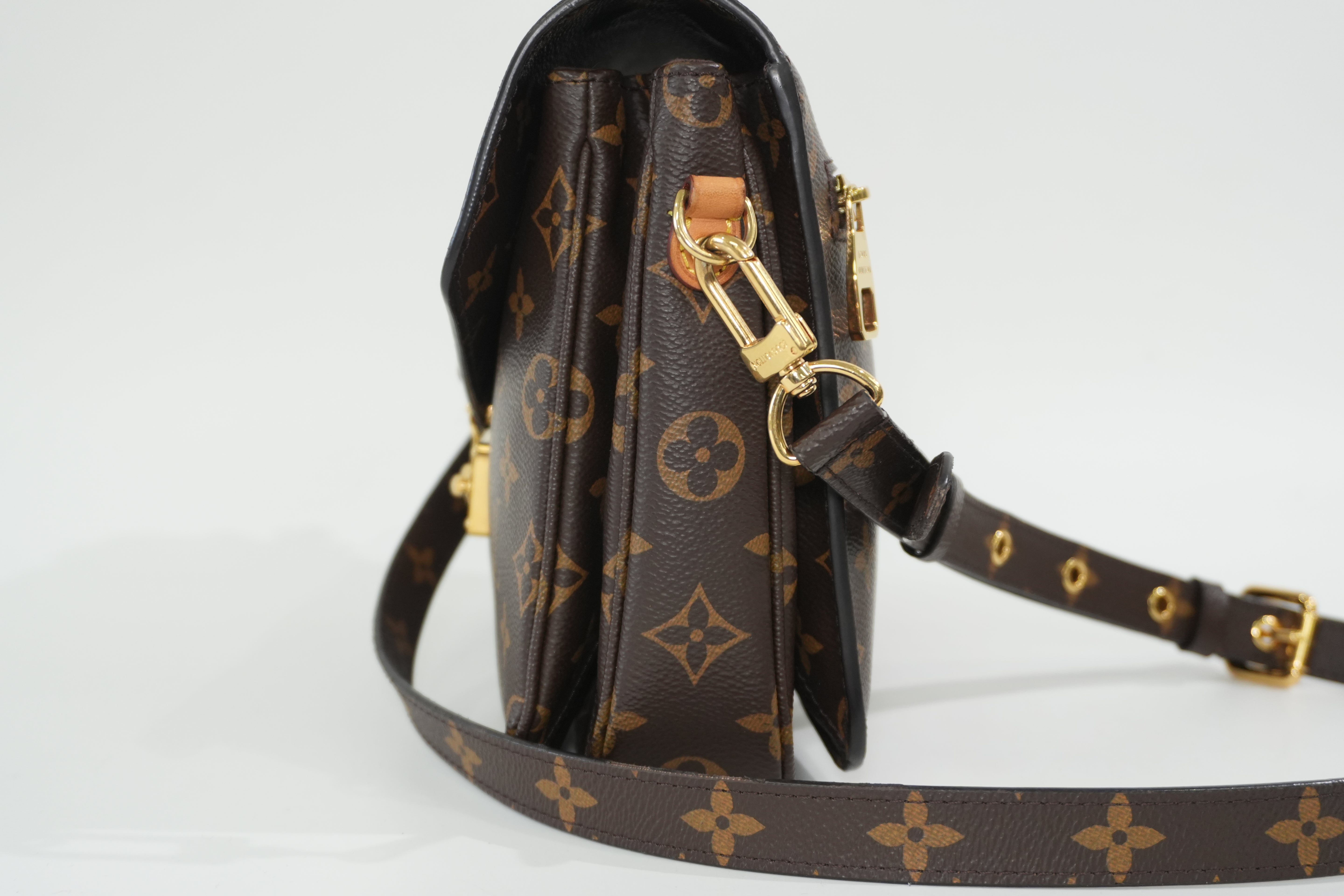 Pre-owned Louis Vuitton Monogram Pochette Metis Shoulder Bag