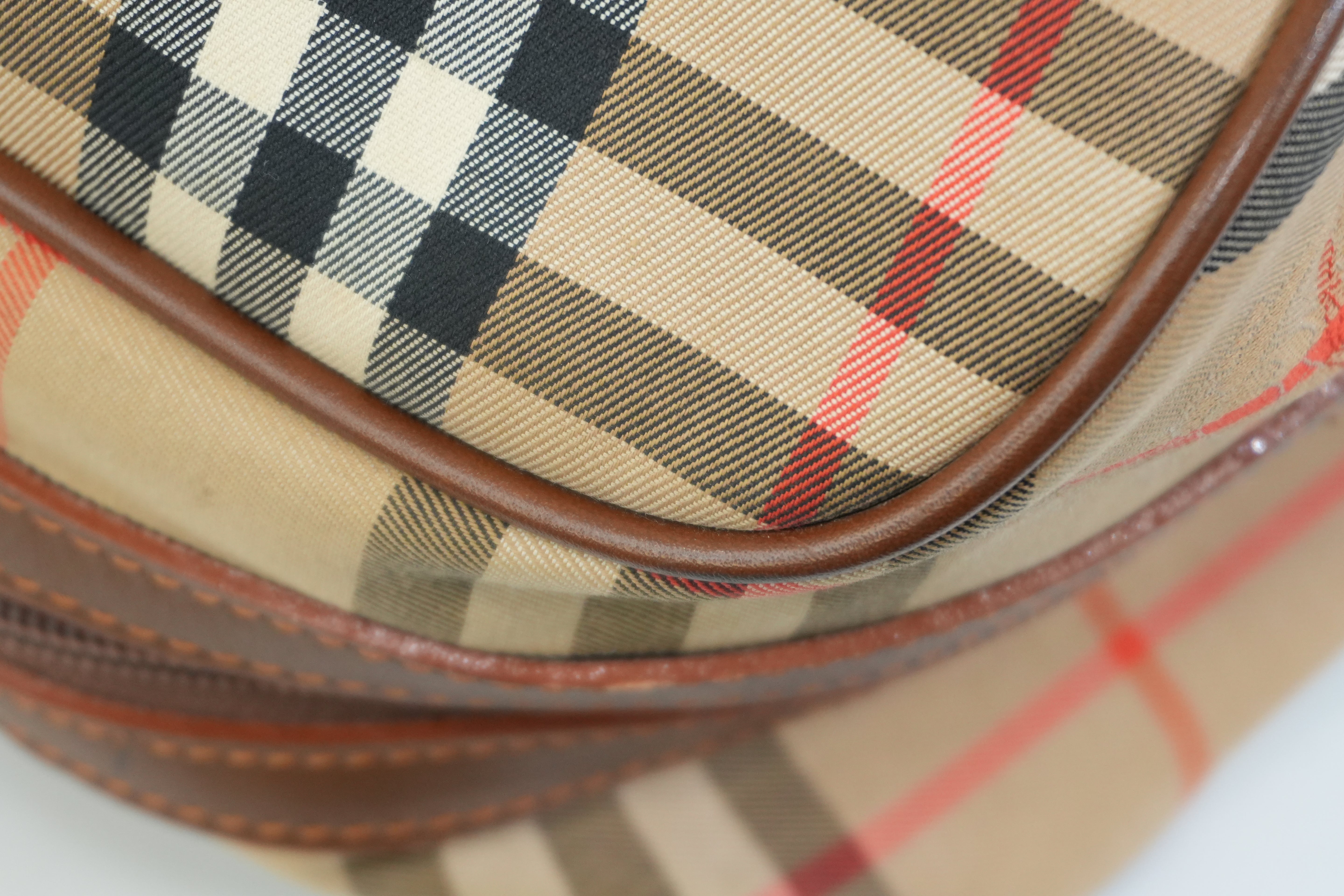 Pre-owned Burberry Haymarket Boston Bag Size 40