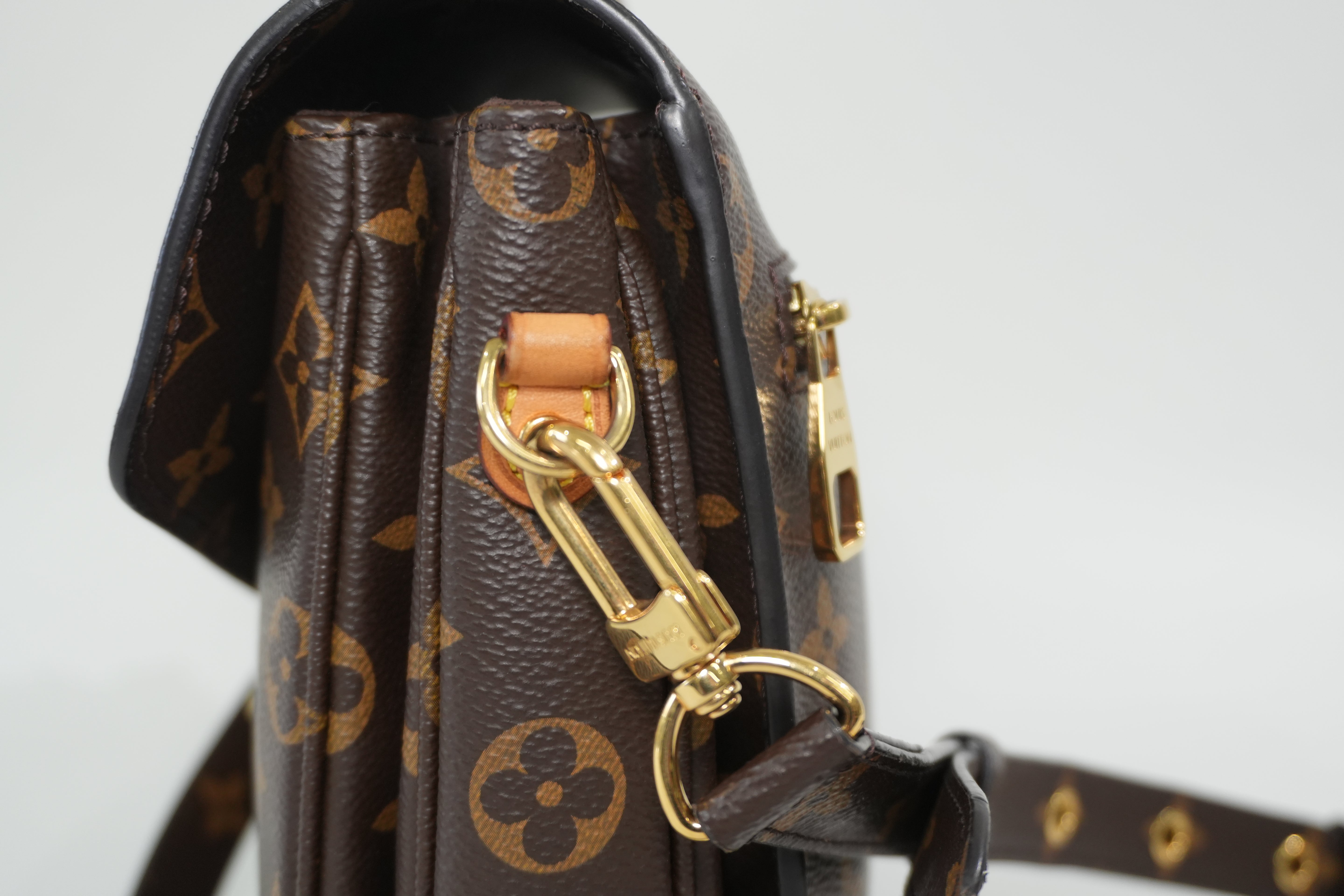 Pre-owned Louis Vuitton Monogram Pochette Metis Shoulder Bag