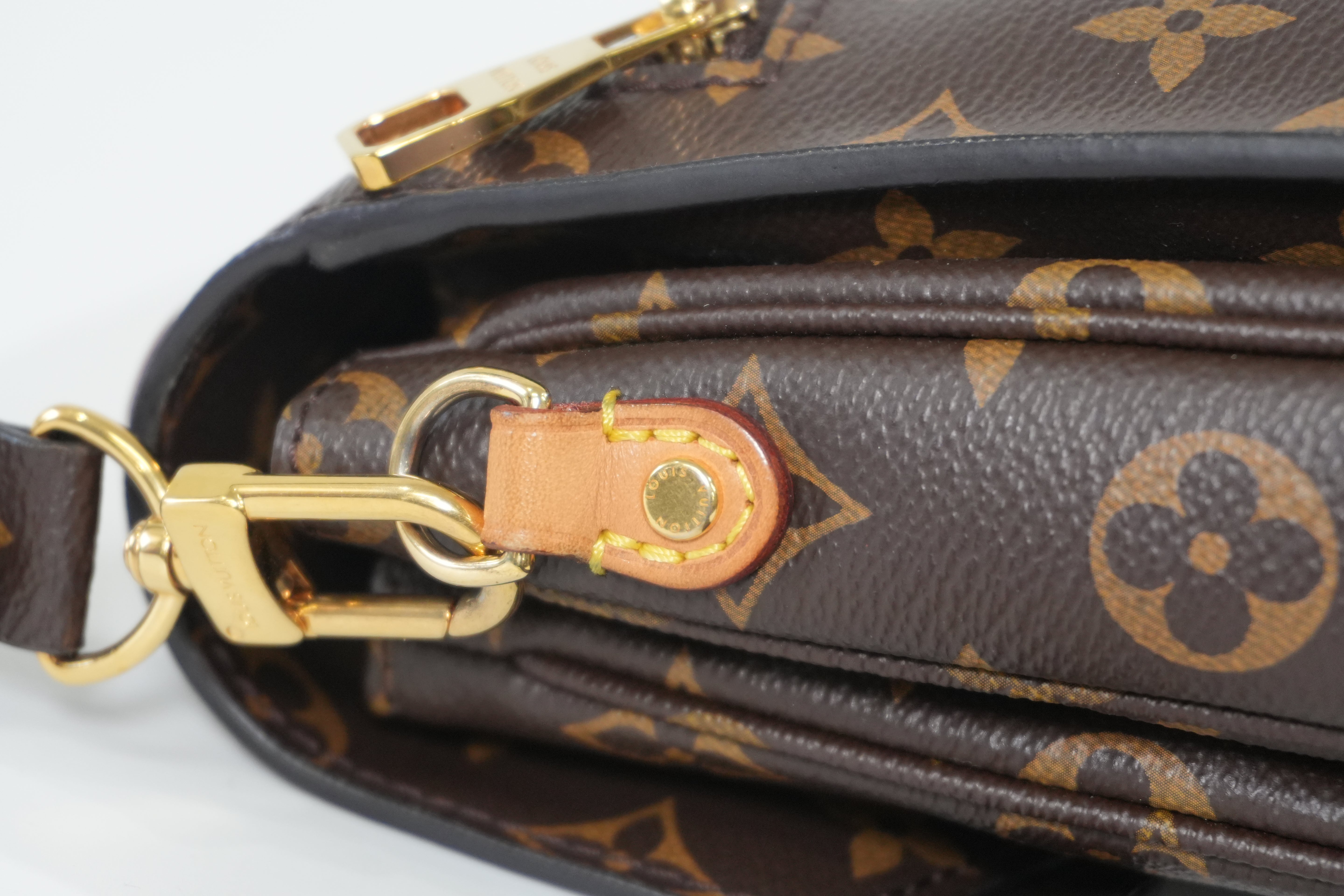 Pre-owned Louis Vuitton Monogram Pochette Metis Shoulder Bag