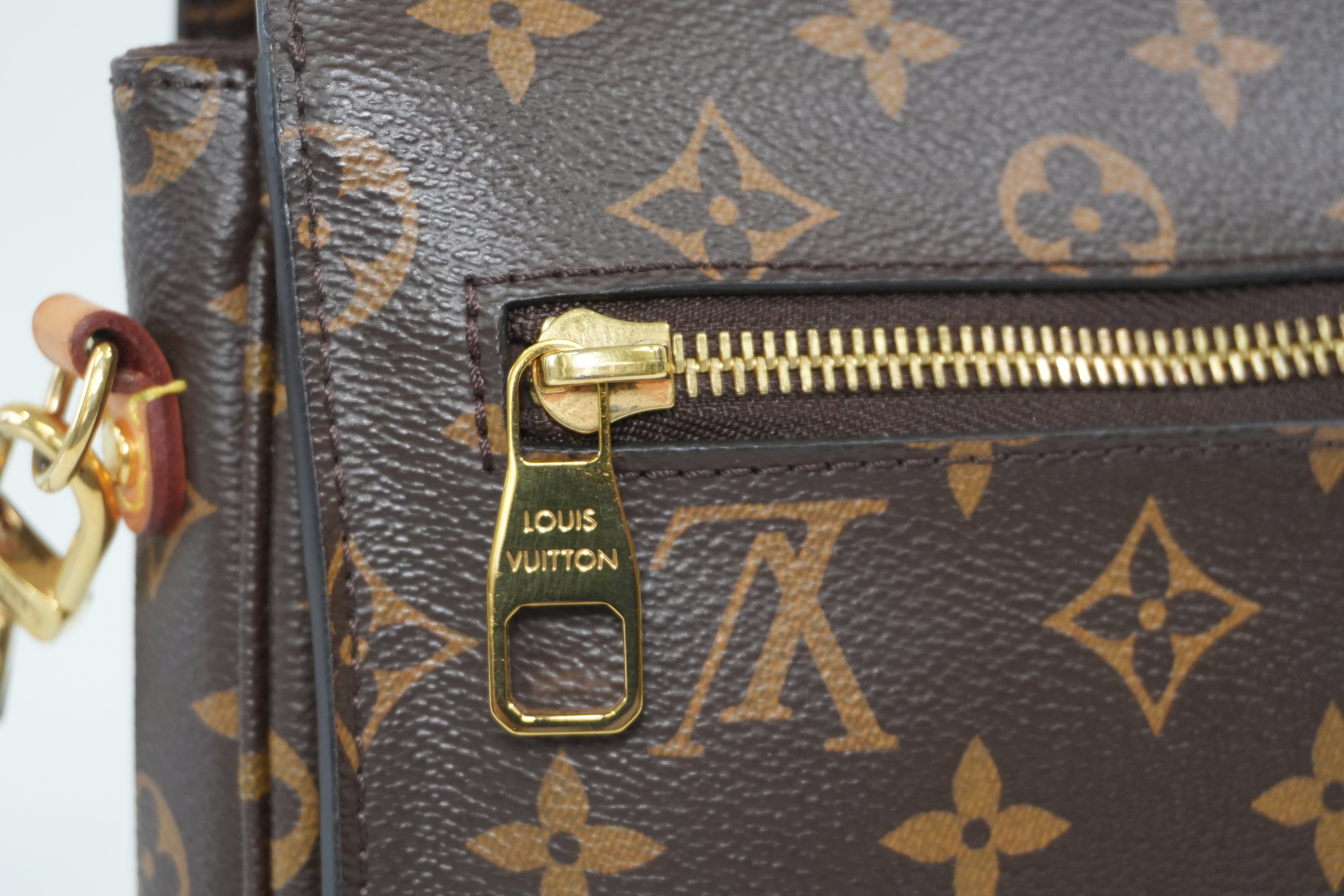 Pre-owned Louis Vuitton Monogram Pochette Metis Shoulder Bag