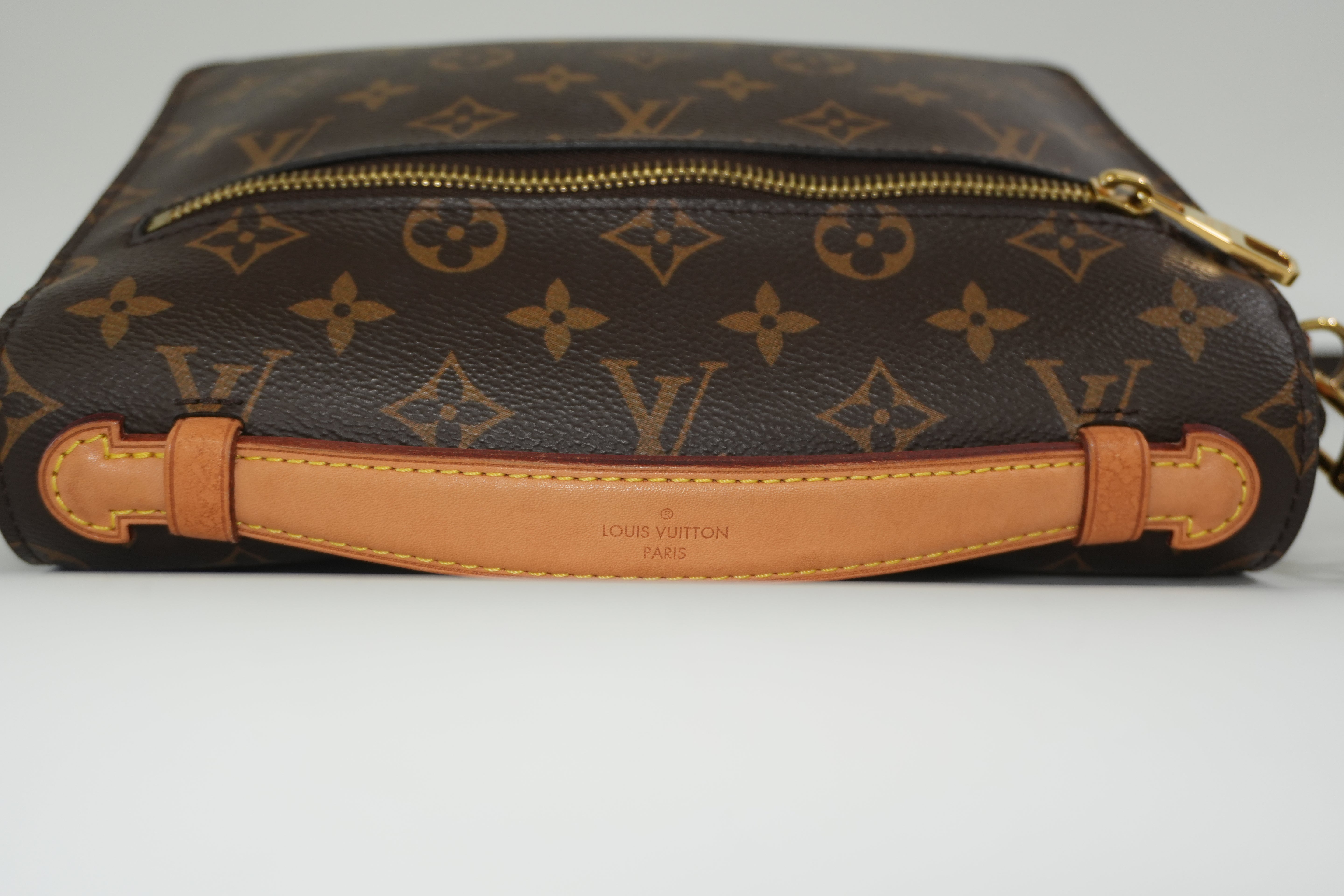 Pre-owned Louis Vuitton Monogram Pochette Metis Shoulder Bag
