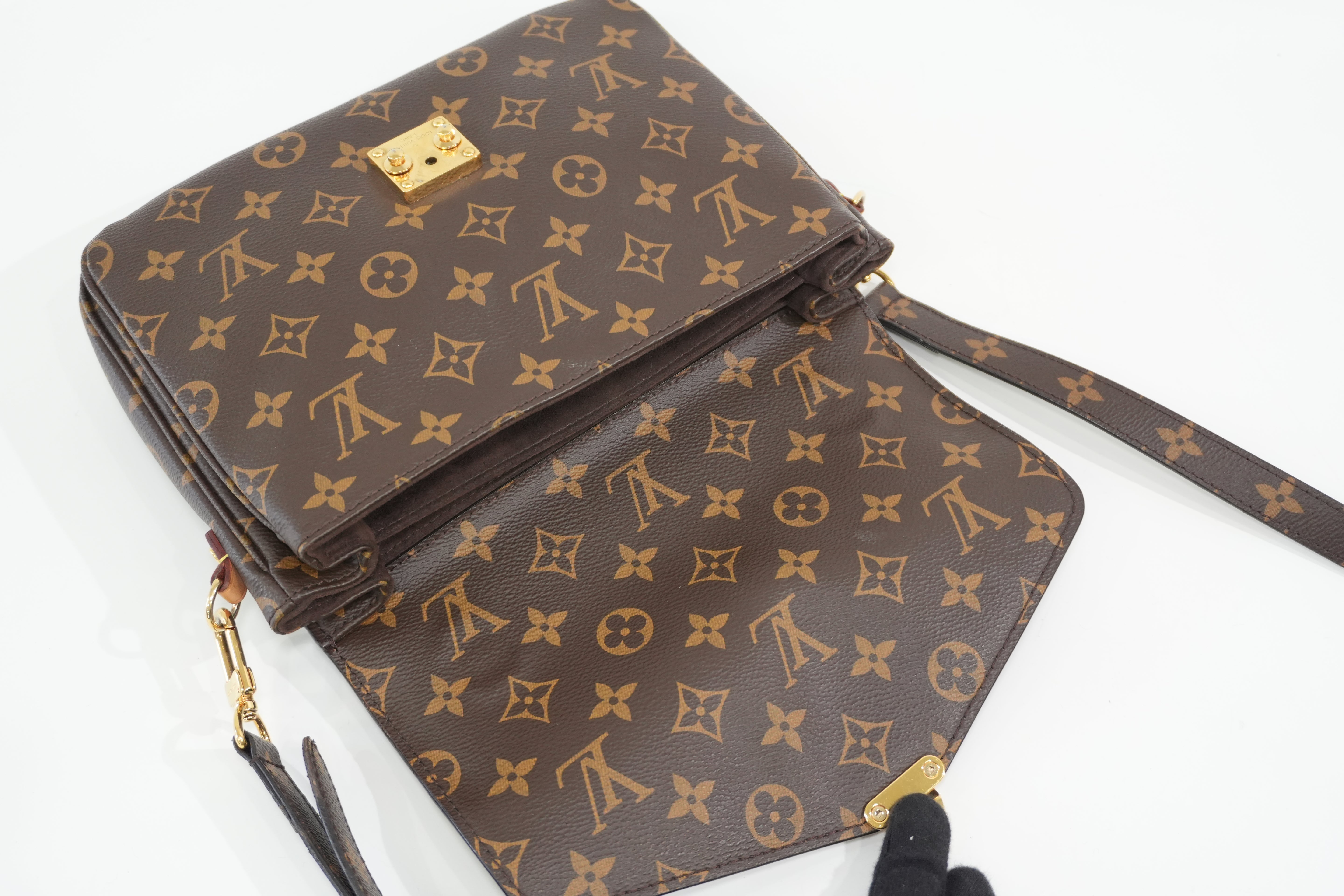 Pre-owned Louis Vuitton Monogram Pochette Metis Shoulder Bag