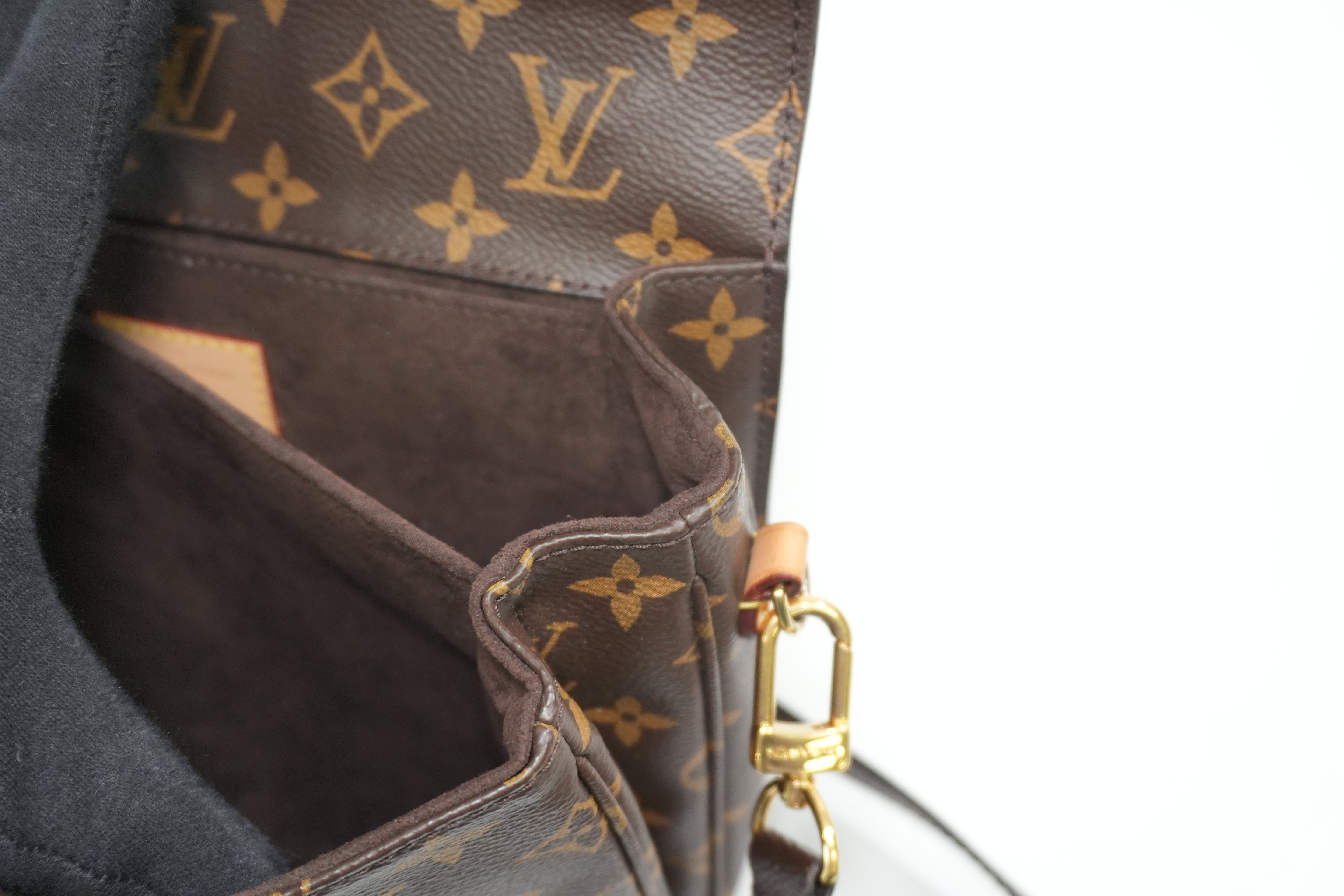 Pre-owned Louis Vuitton Monogram Pochette Metis Shoulder Bag