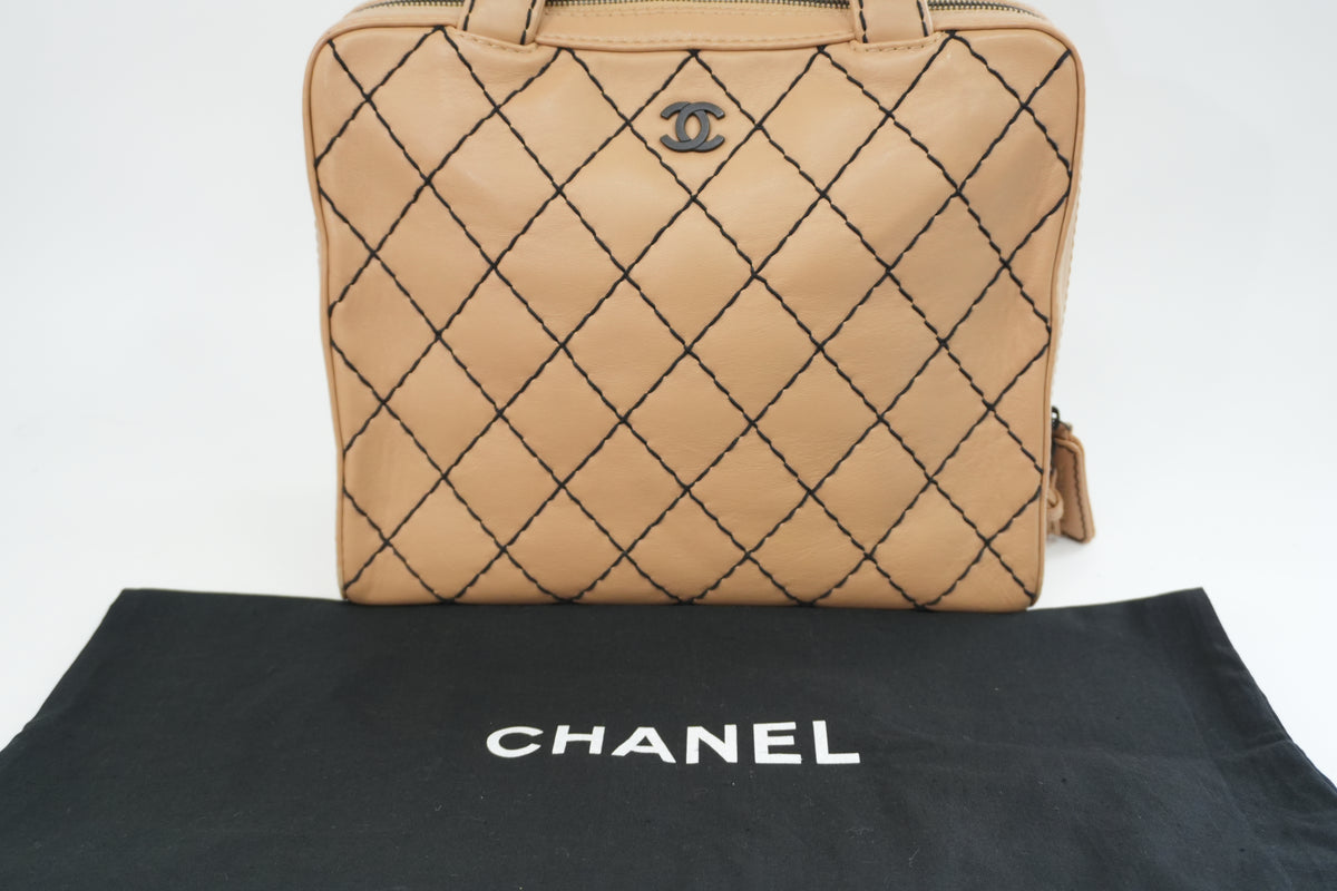 Pre-Owned Chanel Wild Stitch Handbag Beige