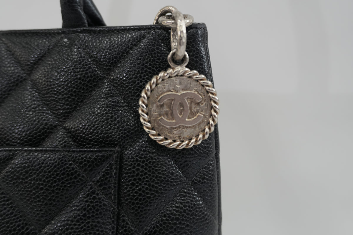 Pre-Owned Chanel Caviar Skin Medallion Tote Bag Black