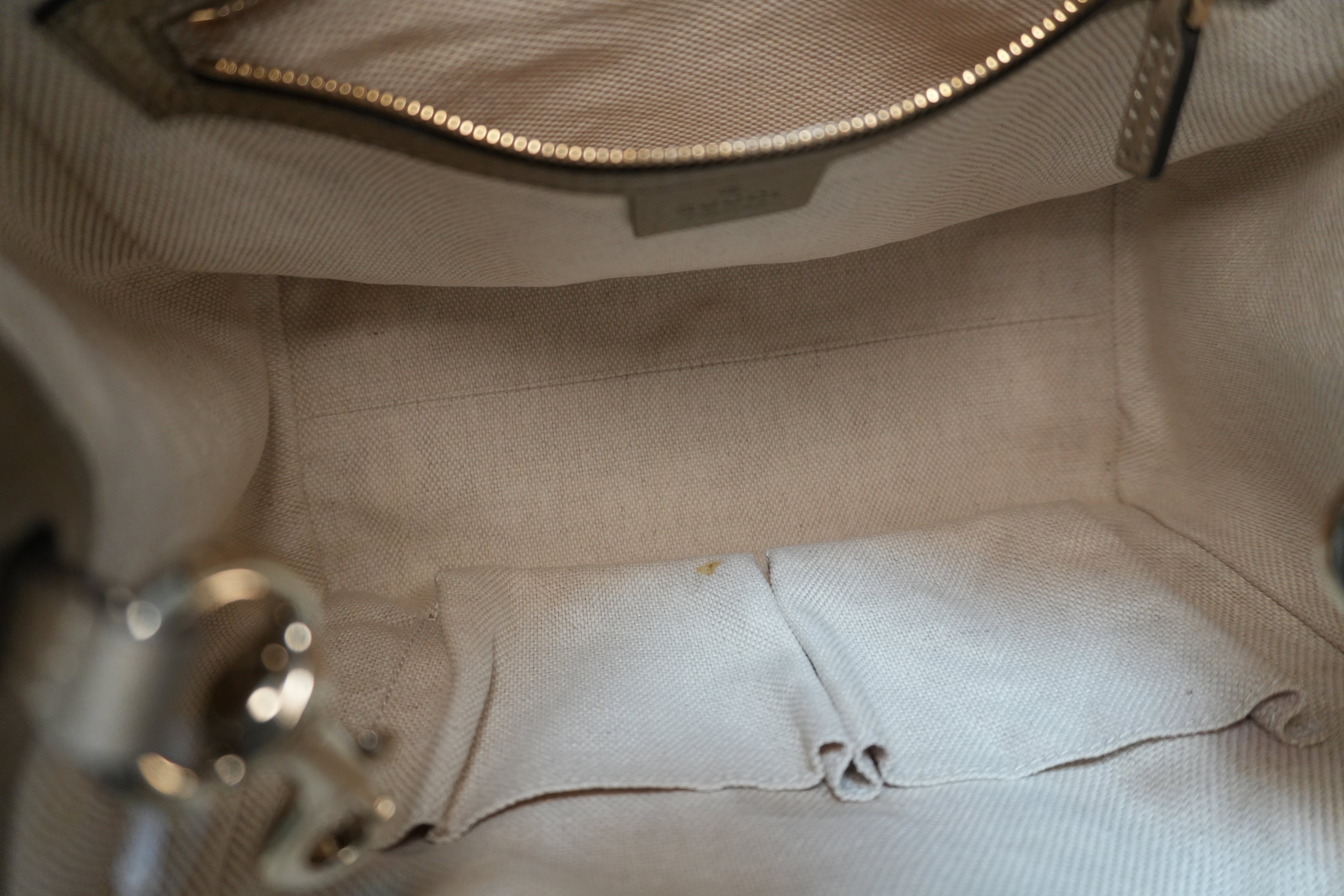 グッチ ソーホー メタリック 2way ショルダーバッグ シルバー 中古