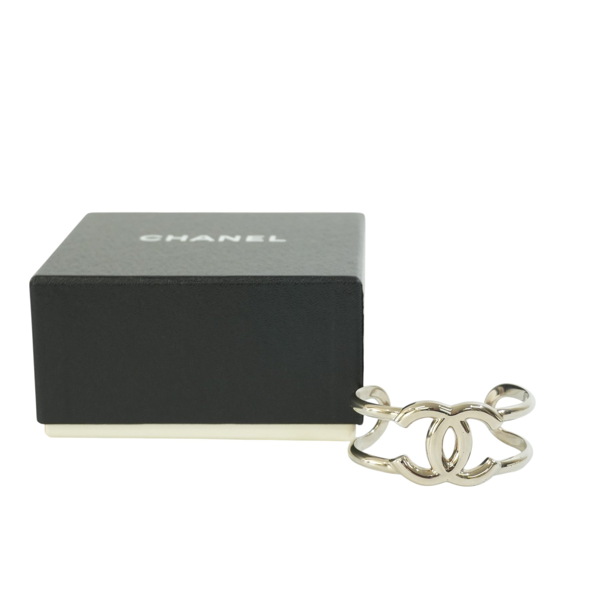 Pre-owned Chanel Bangle Silver tone