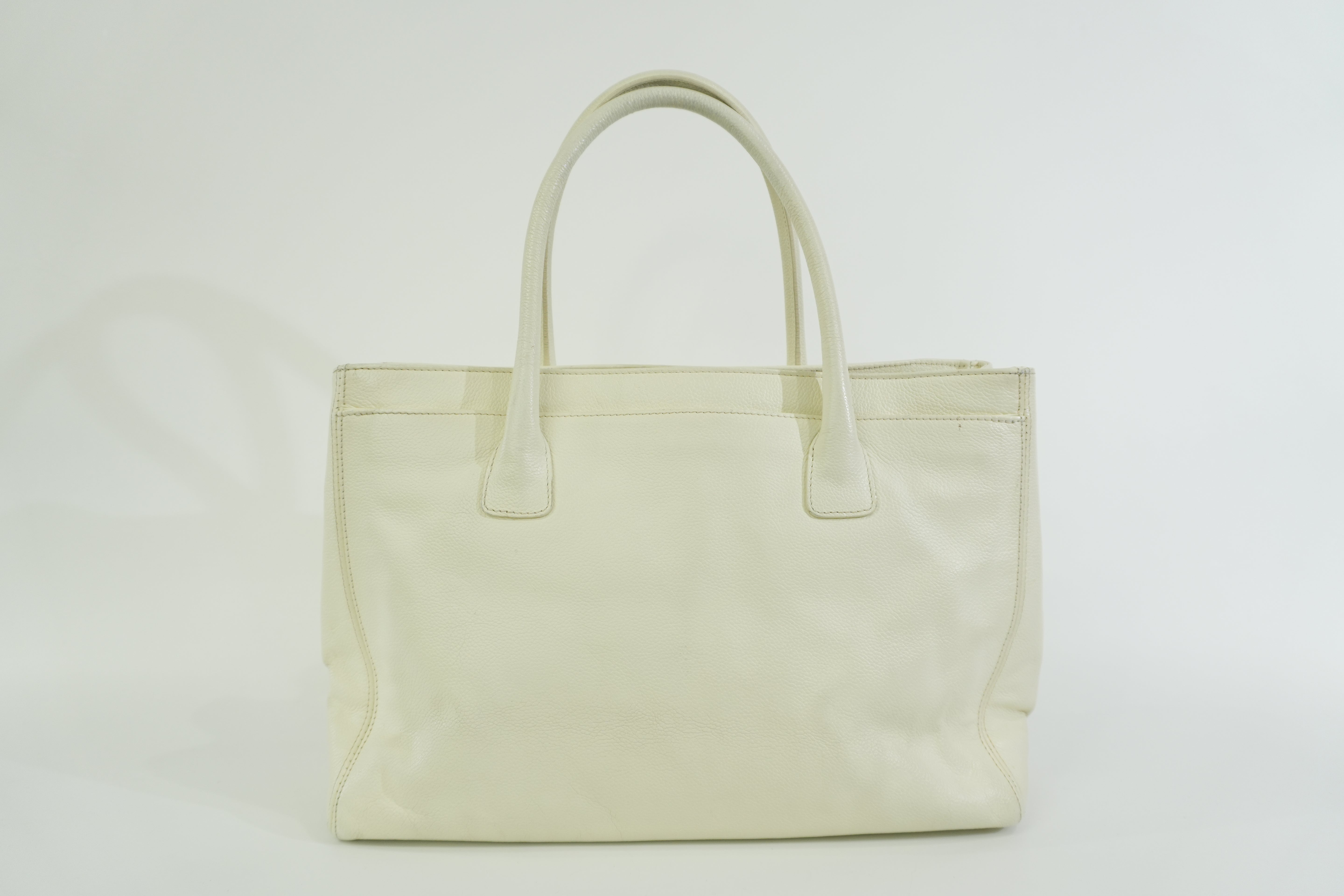 Pre-owned Chanel Caviar Skin Tote Bag White