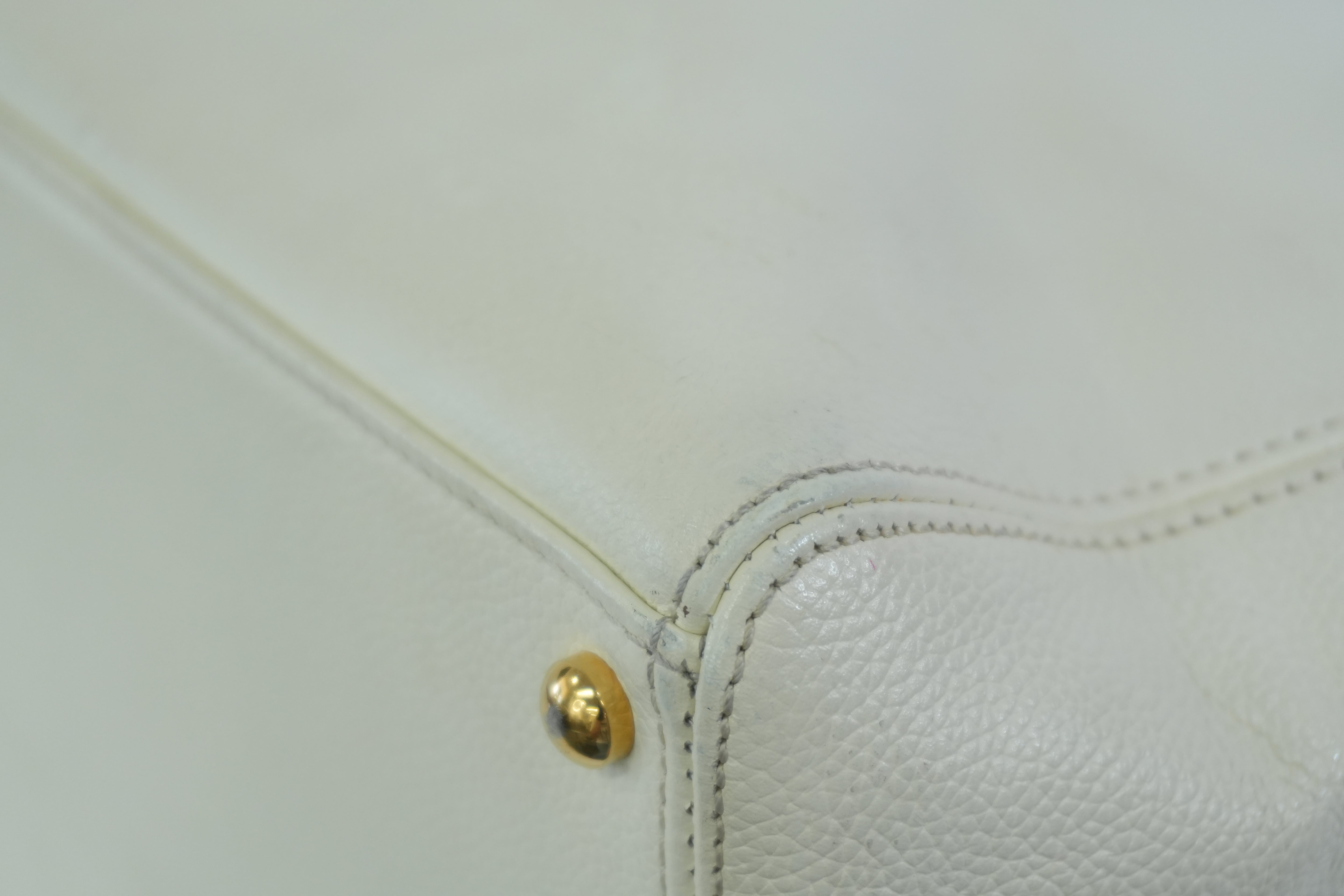 Pre-owned Chanel Caviar Skin Tote Bag White