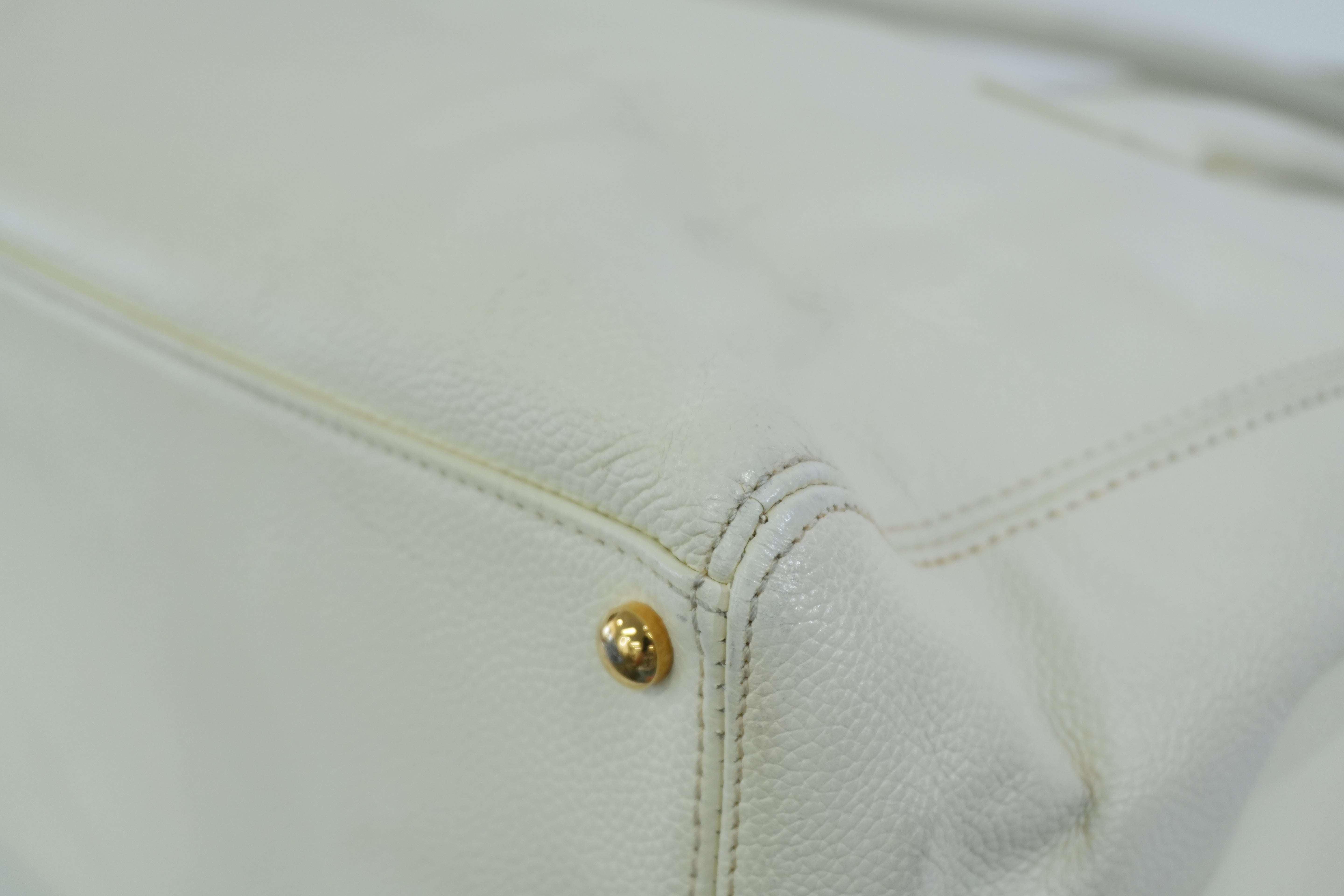 Pre-owned Chanel Caviar Skin Tote Bag White