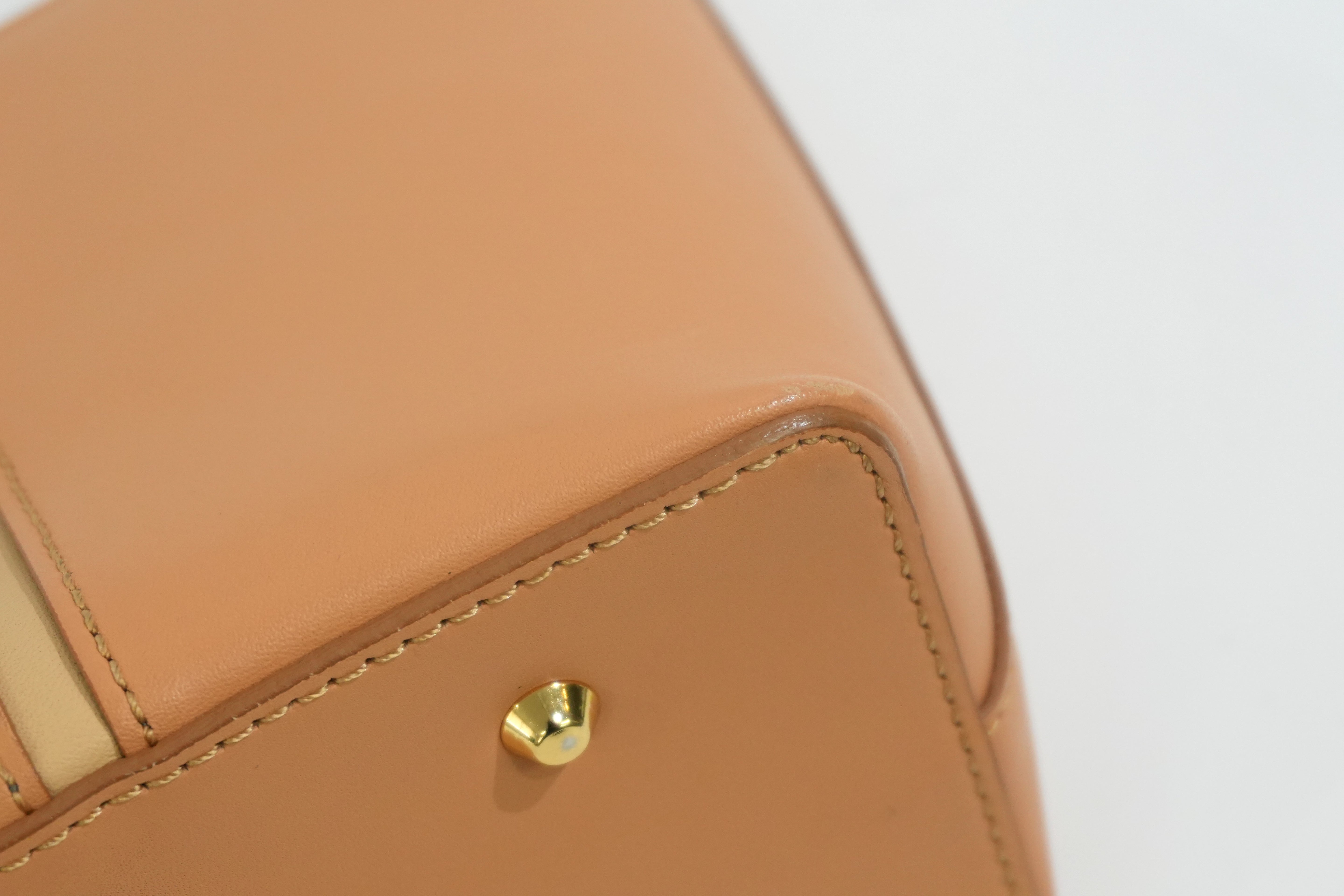 Pre-owned Burberry Handbag Beige Gold