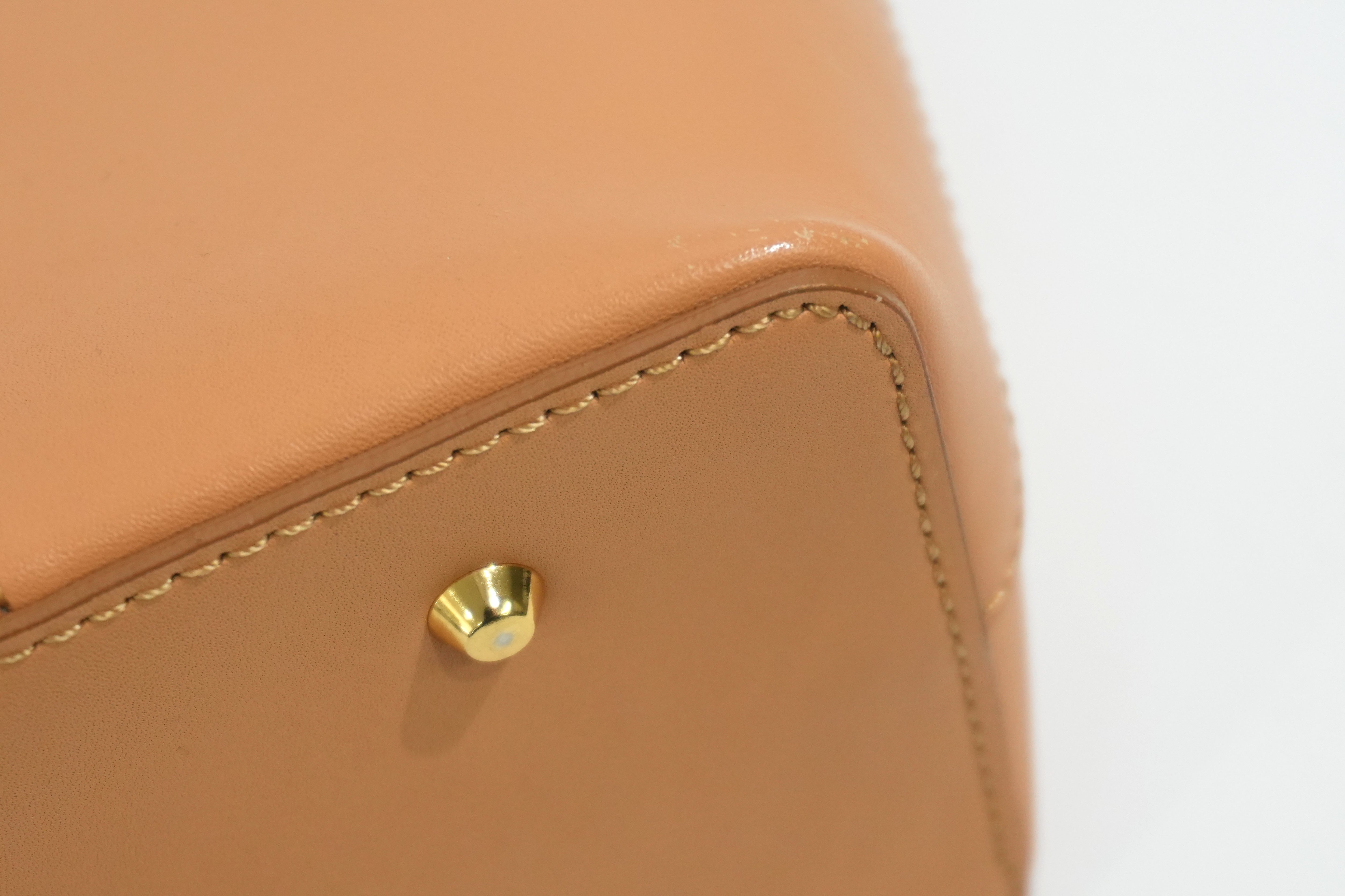 Pre-owned Burberry Handbag Beige Gold