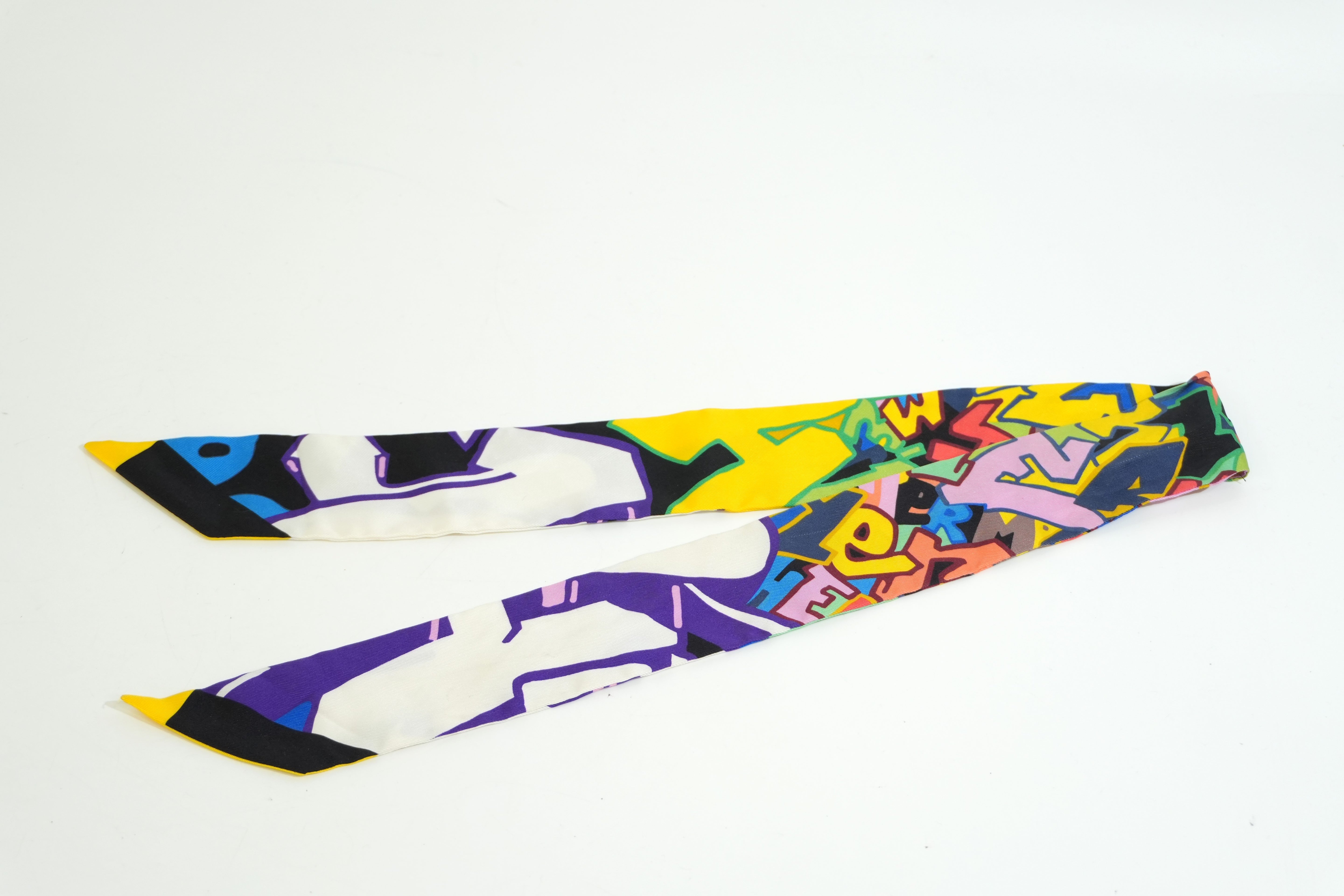 Pre-owned Hermes Silk Twilly Grafitti Multicolor