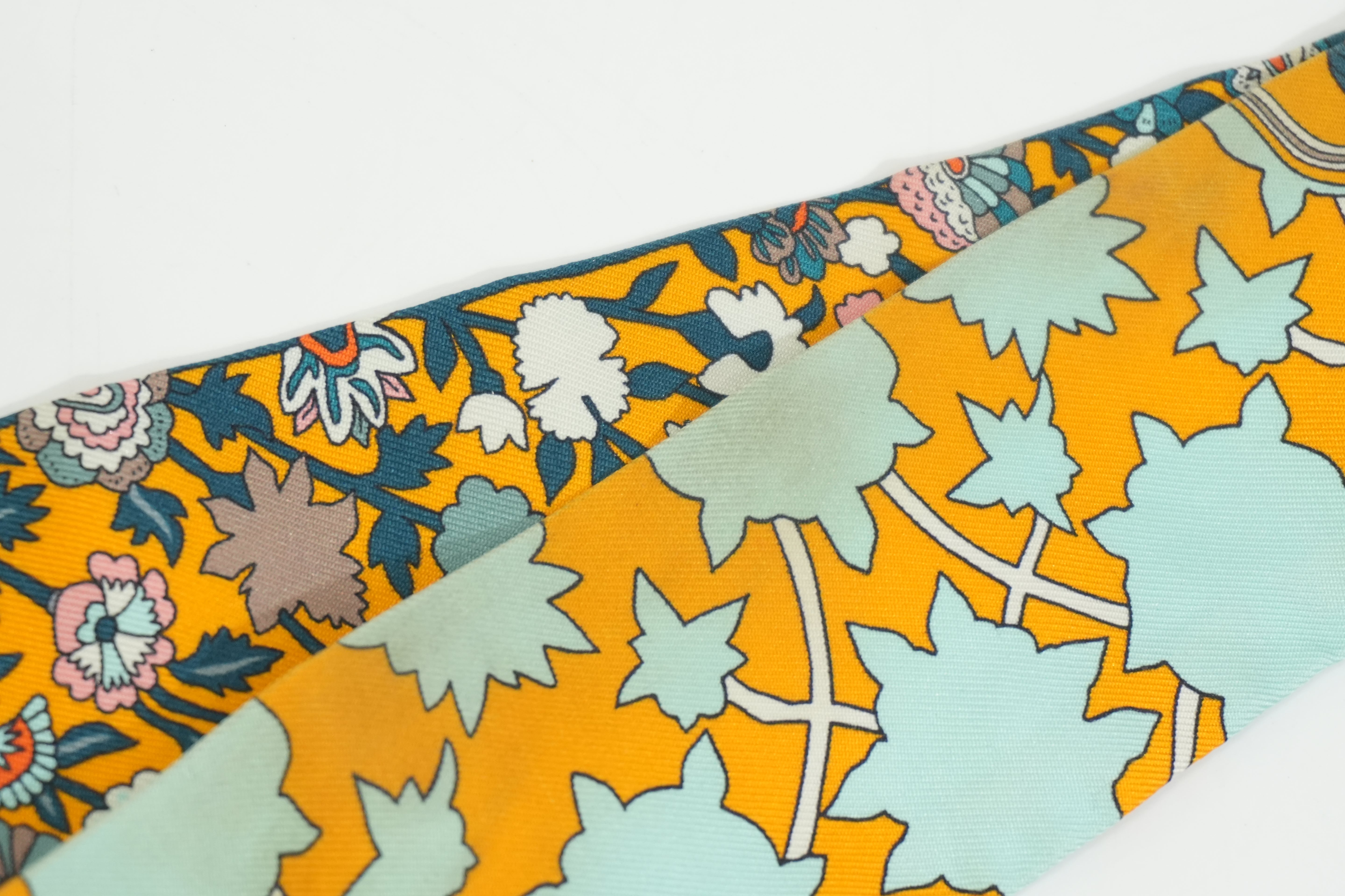 Pre-owned Hermes Silk Twilly Blue and Orange