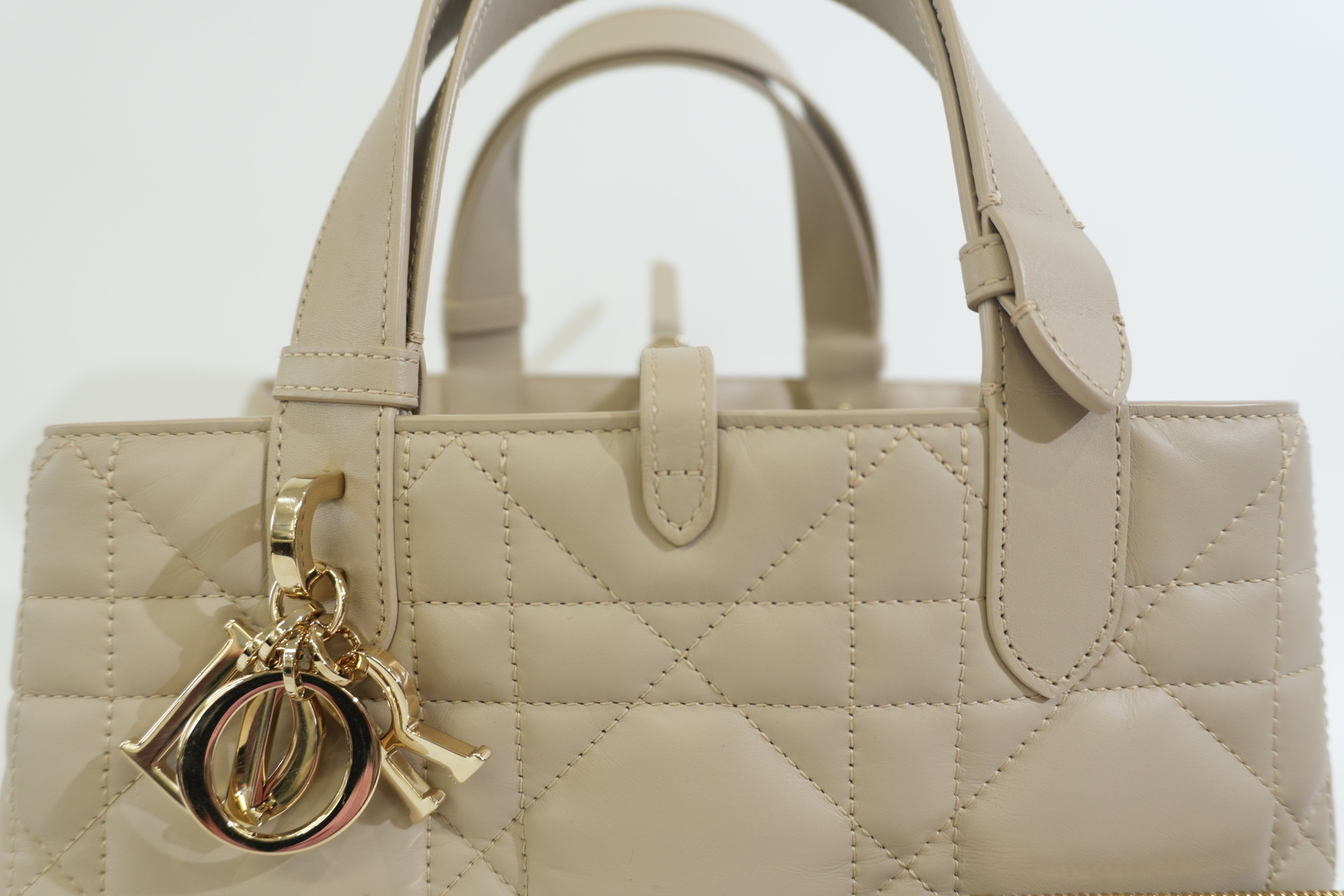 Pre-owned Dior Toujours Handbag Beige