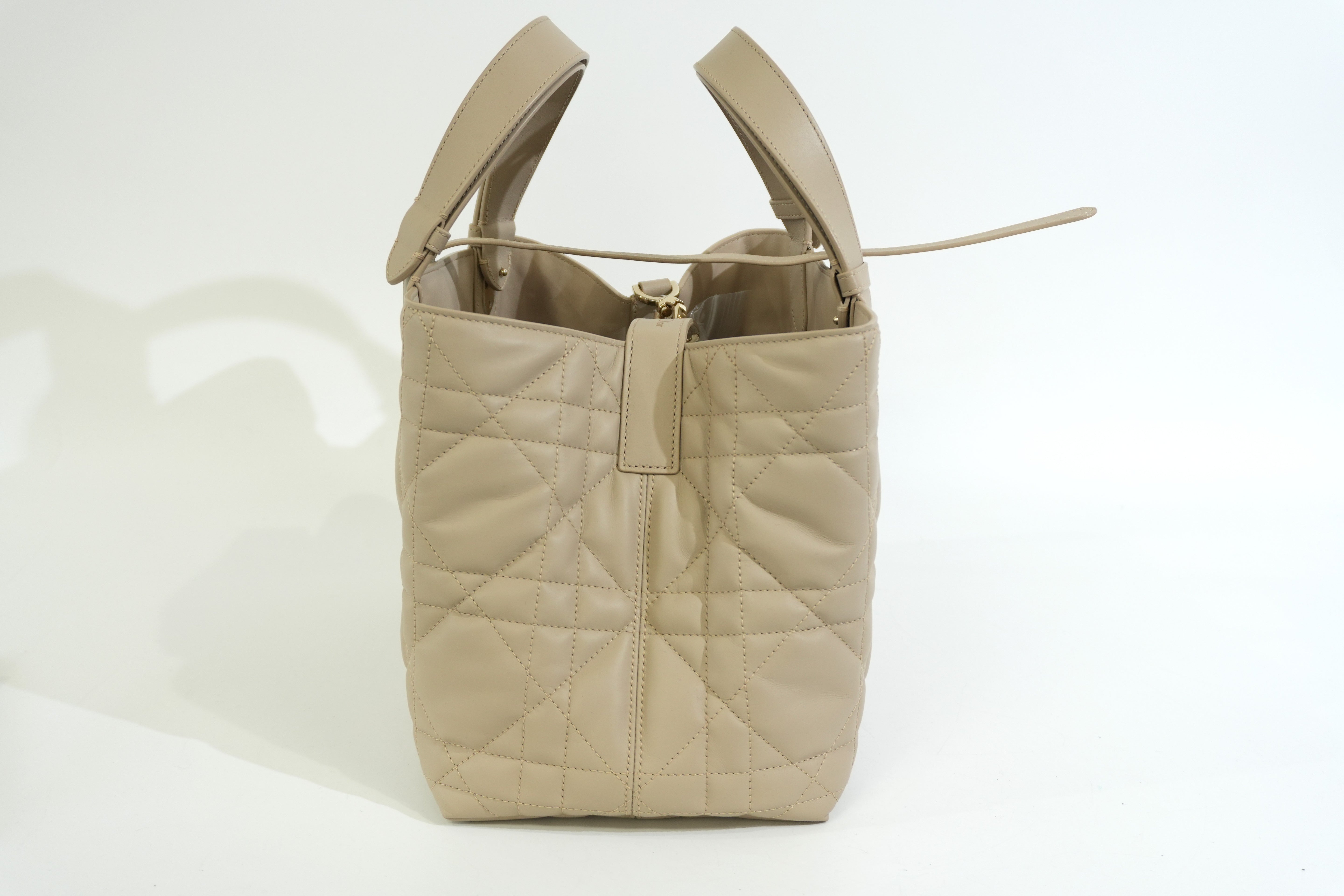 Pre-owned Dior Toujours Handbag Beige