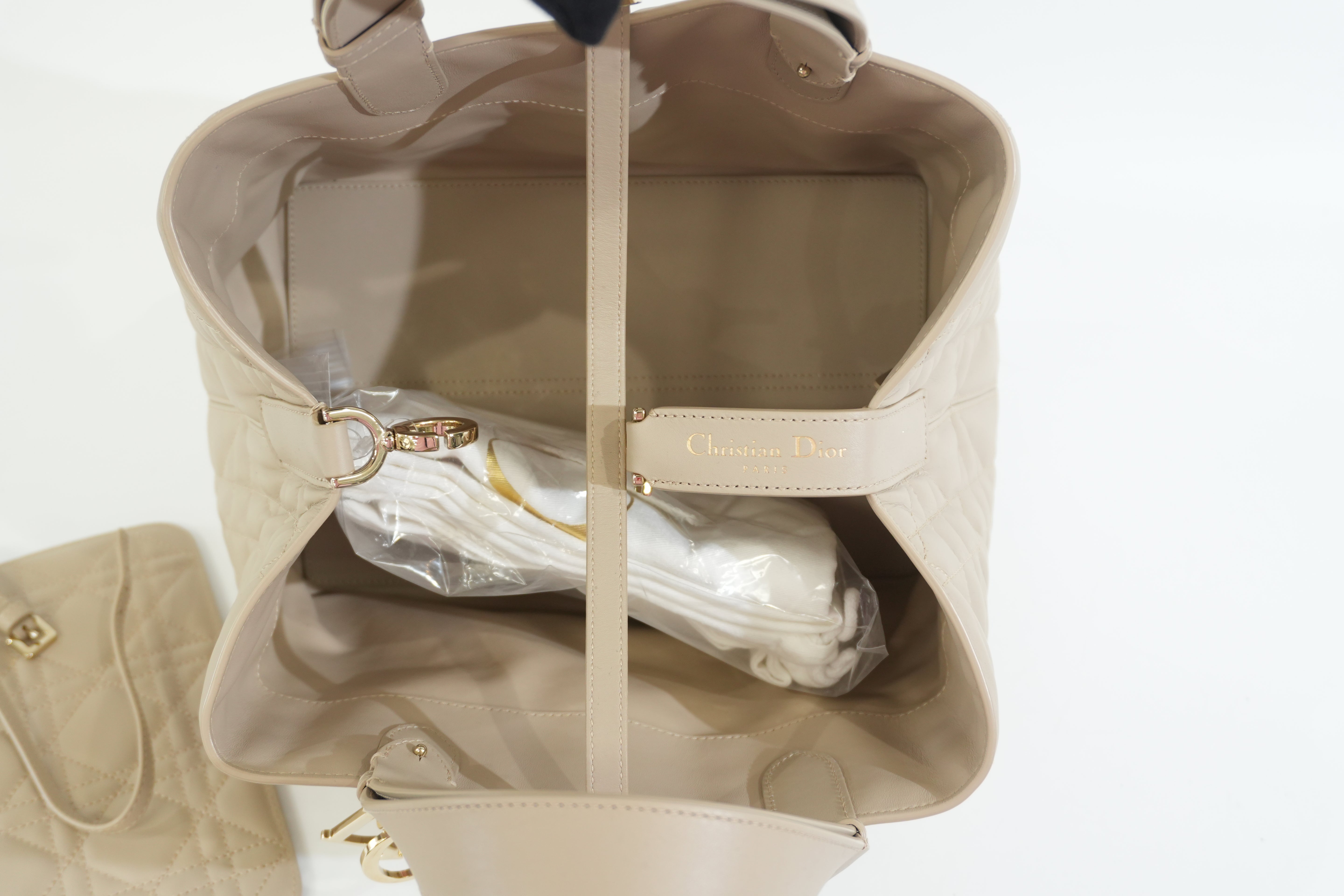 Pre-owned Dior Toujours Handbag Beige