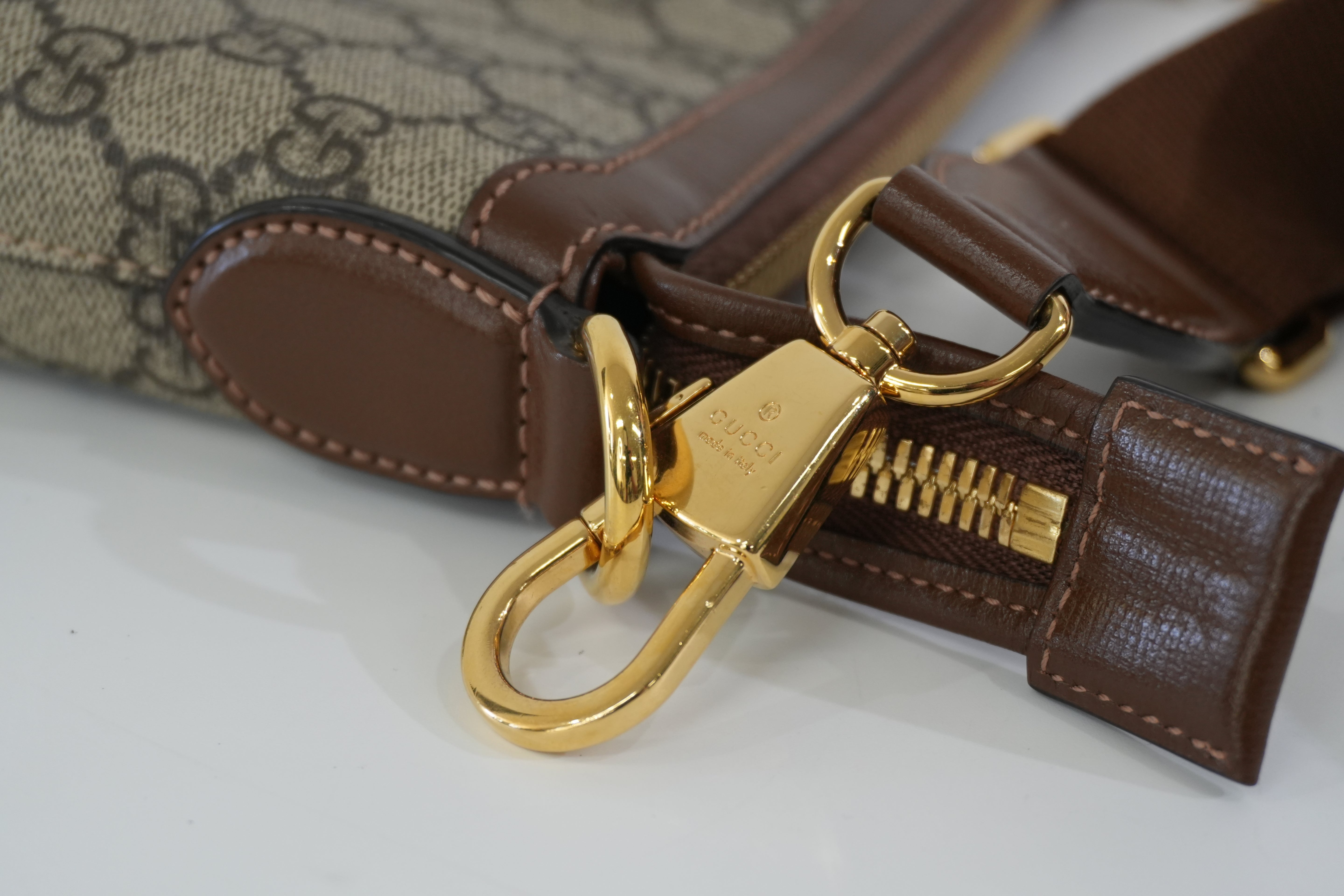 Pre-owned Gucci Interlocking G Patch Wristlet Messenger Bag Brown