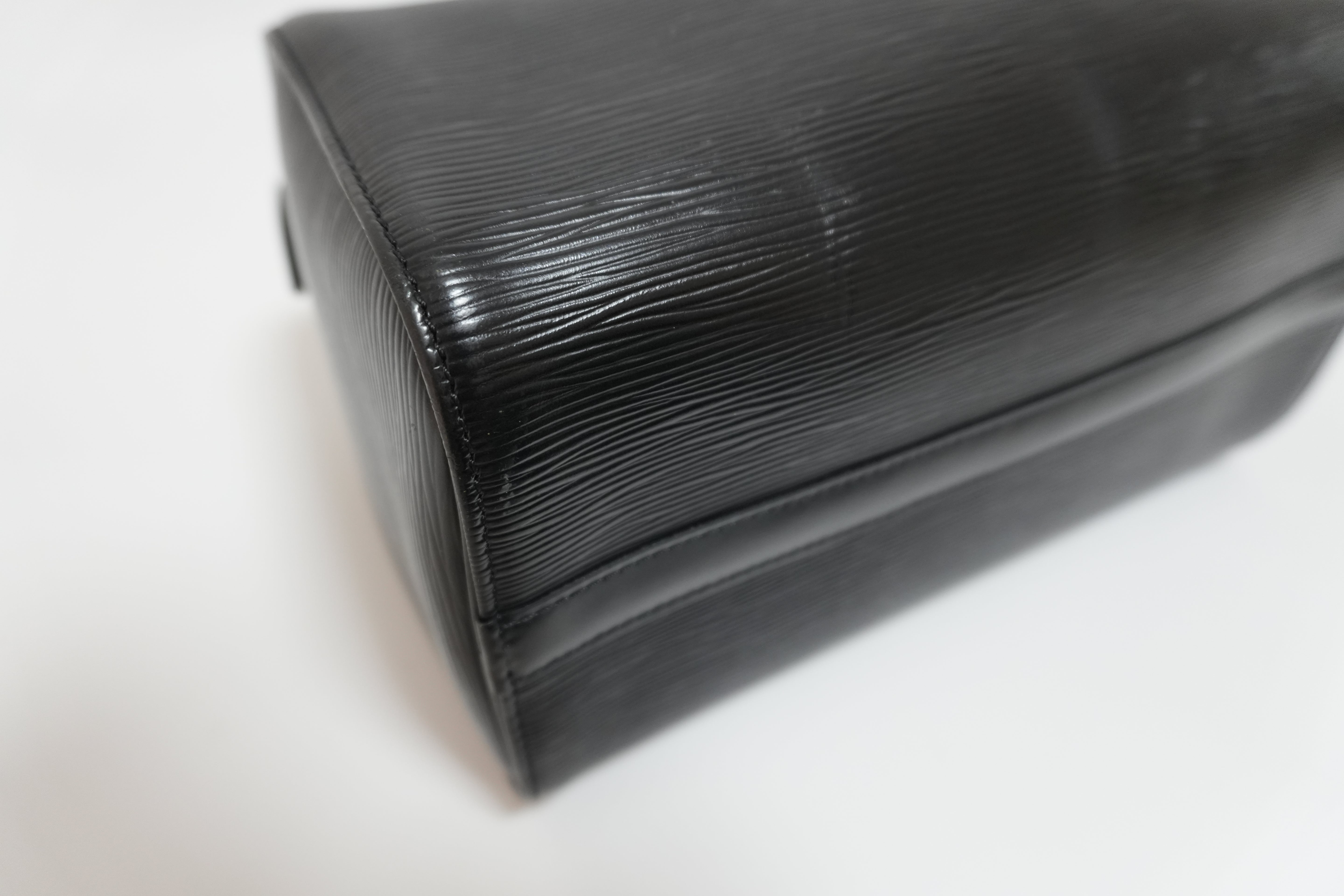 ルイヴィトン エピ スピーディ 25 ハンドバッグ ブラック 中古