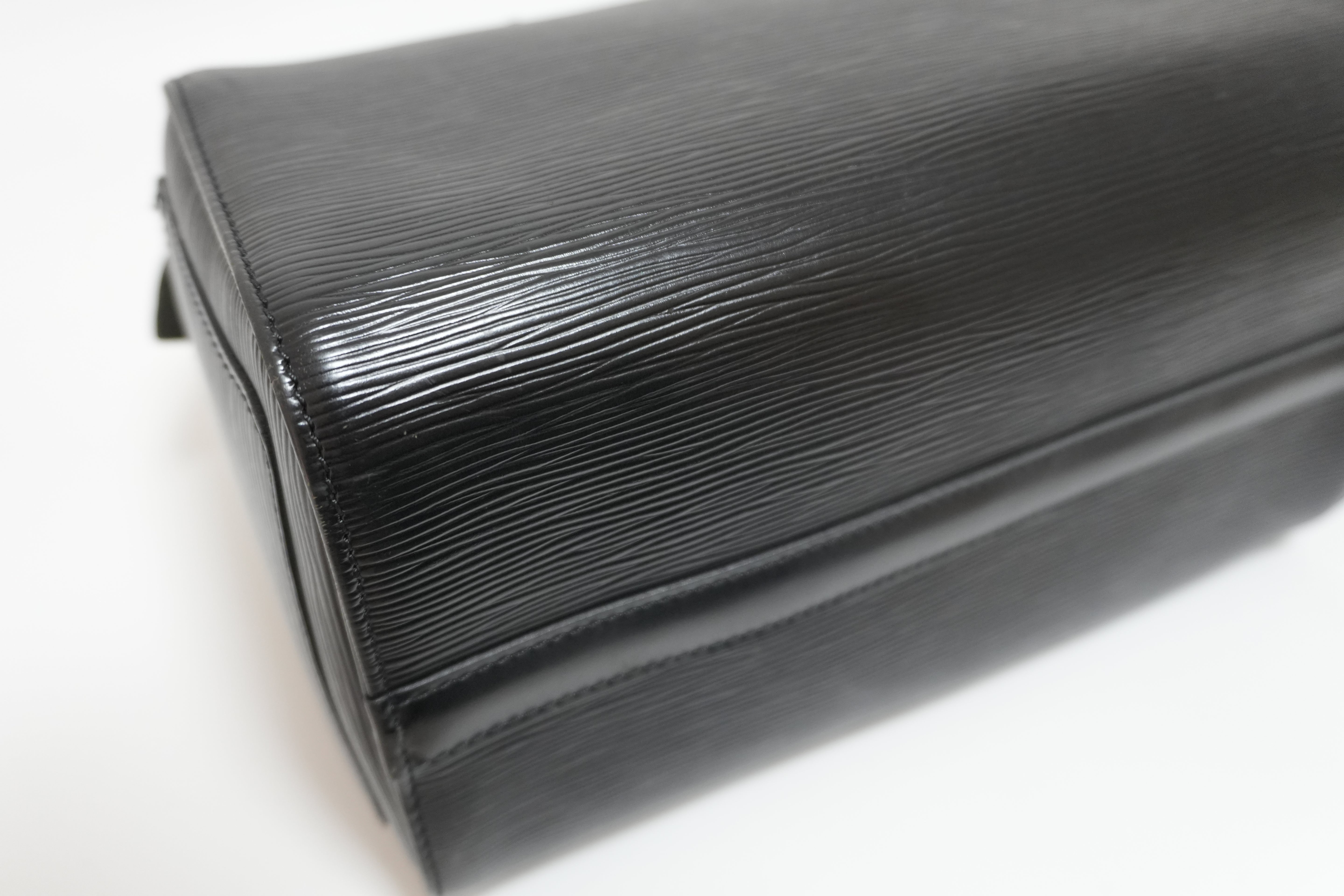 ルイヴィトン エピ スピーディ 25 ハンドバッグ ブラック 中古