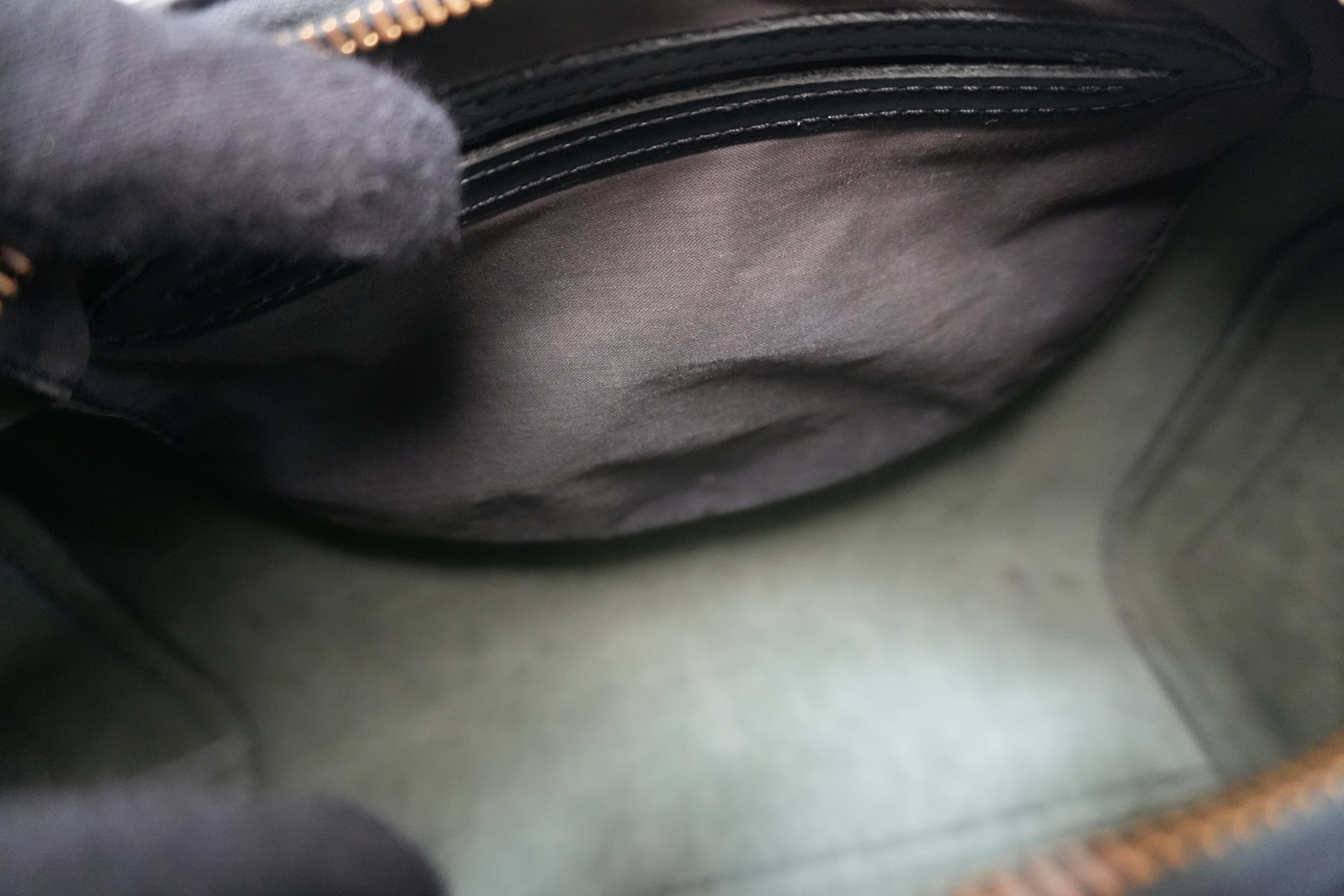 ルイヴィトン エピ スピーディ 25 ハンドバッグ ブラック 中古