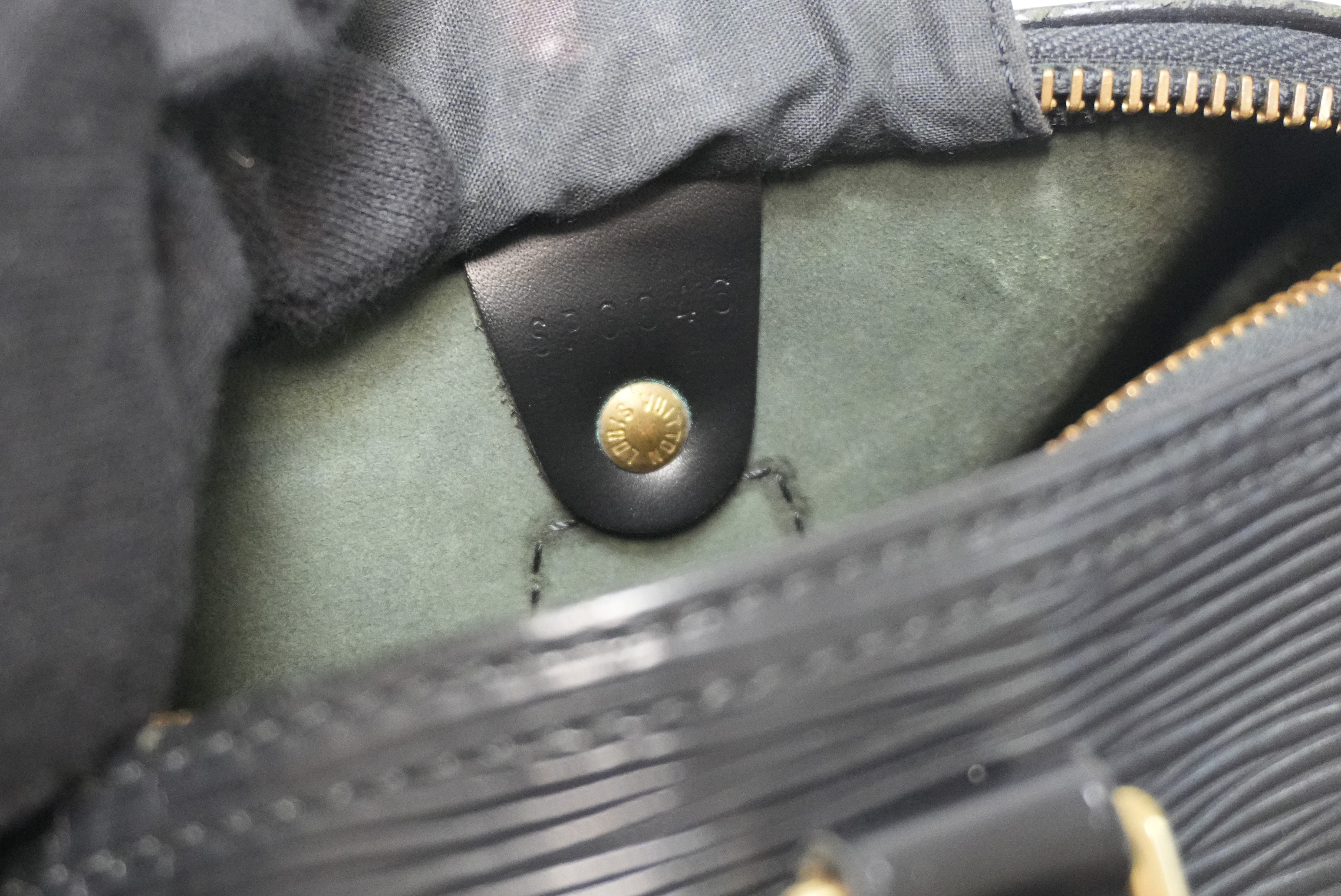 ルイヴィトン エピ スピーディ 25 ハンドバッグ ブラック 中古