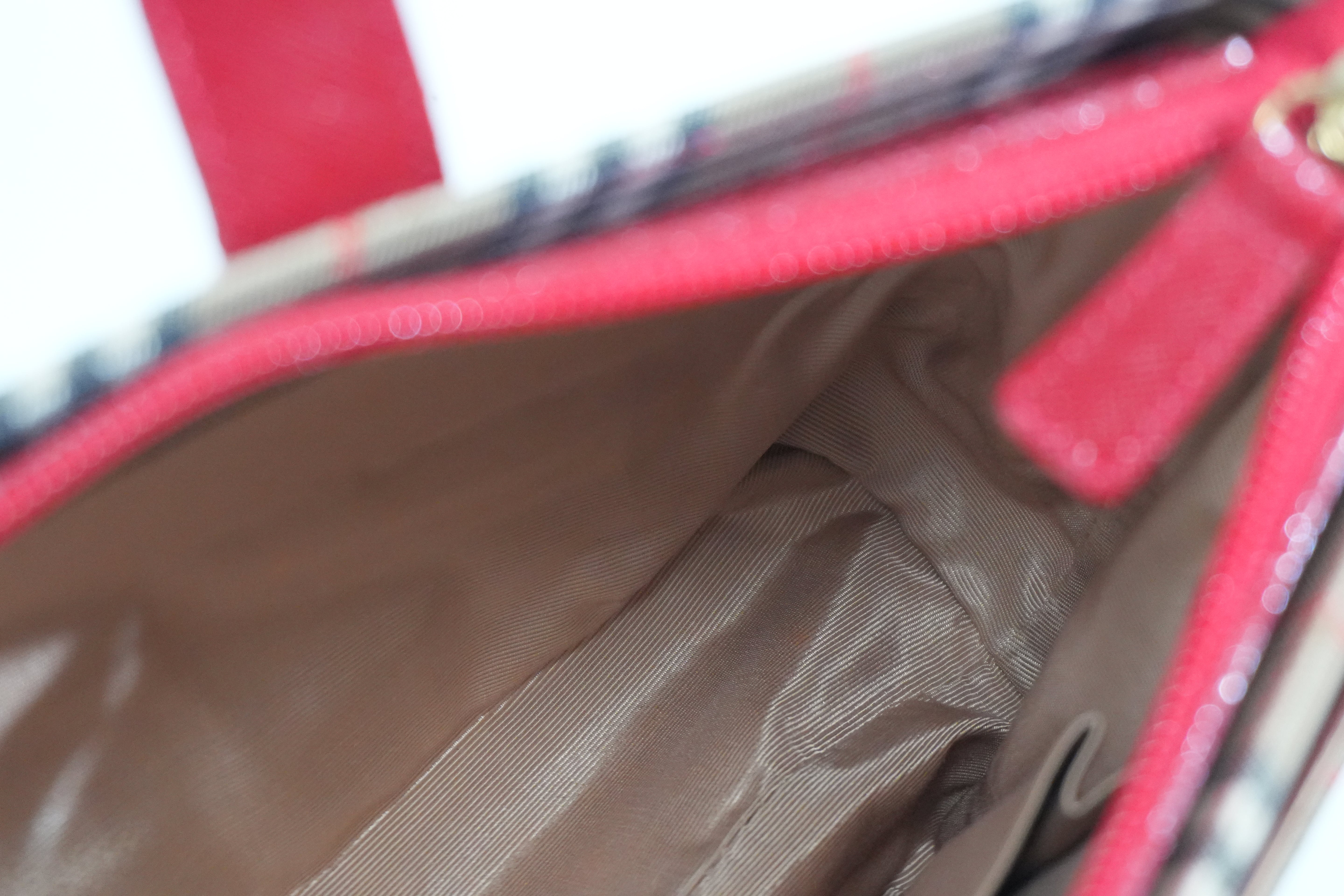 Pre-owned Burberry Haymarket Handbag Red and Brown