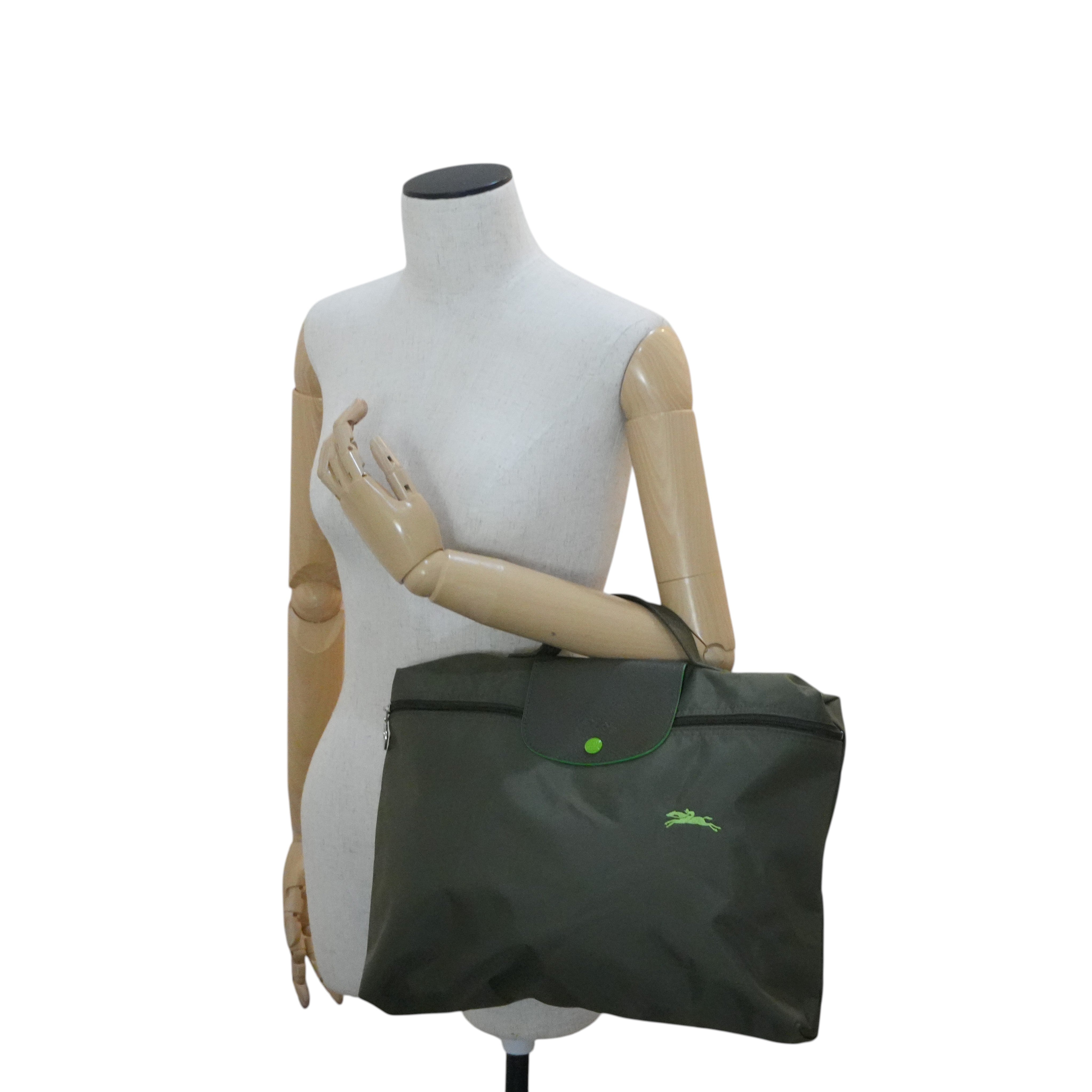 Pre-owned Longchamp Handbag Green
