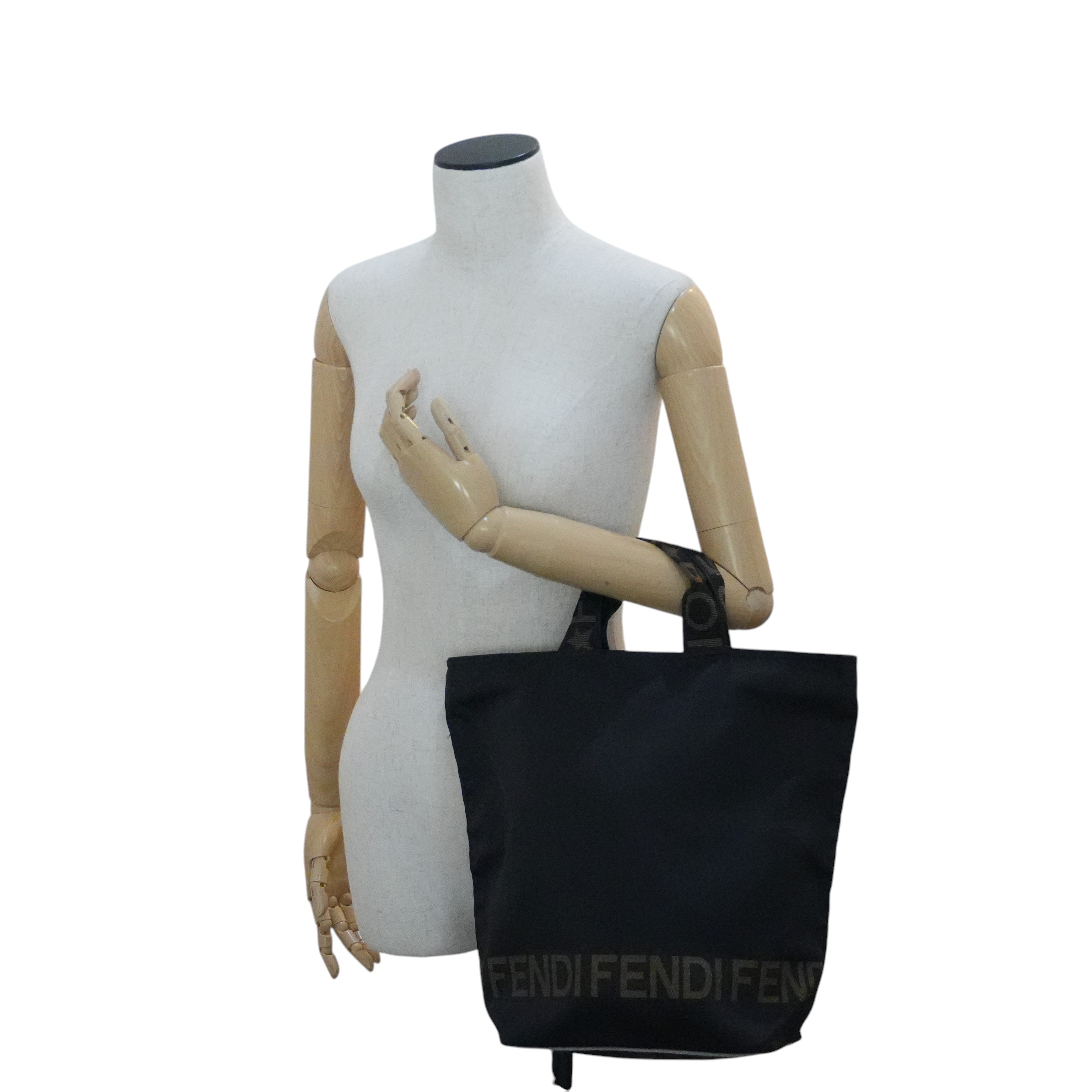 Per-owned Fendi Handbag Black