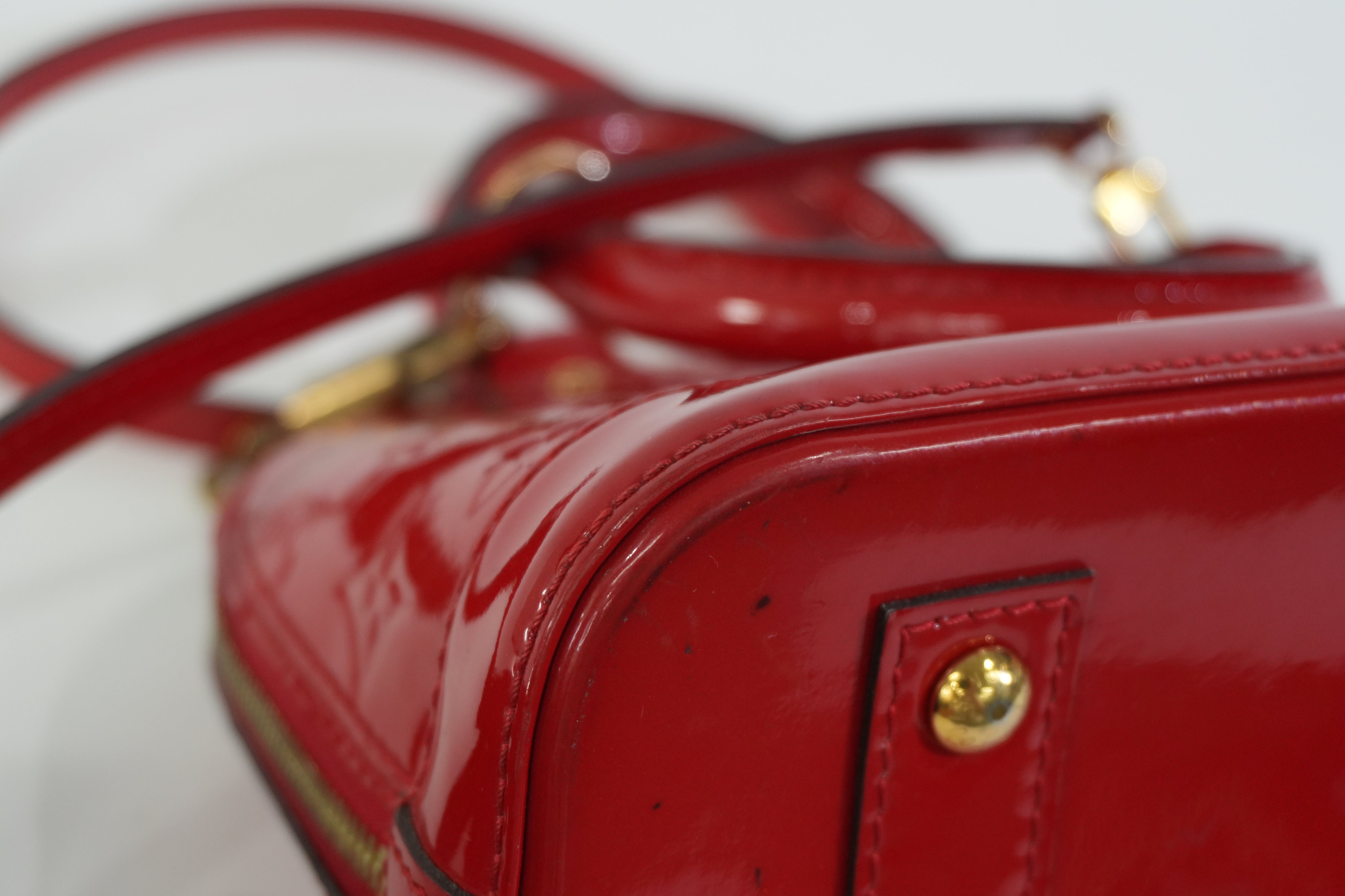 Pre-owned Louis Vuitton Vernis Alma BB Shoulder Bag Red