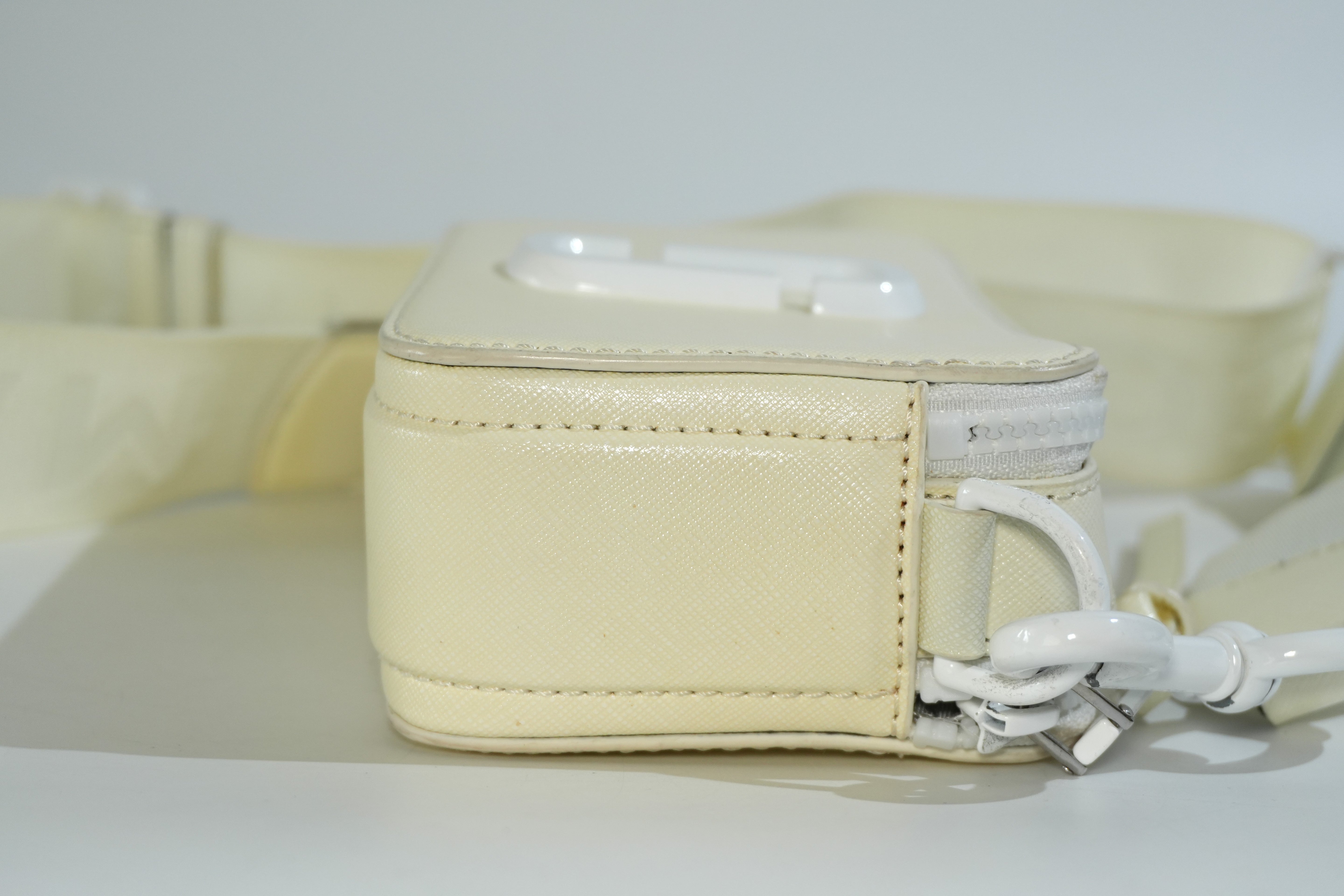 Pre-owned Marc Jacobs Snapchot Shoulder Bag White