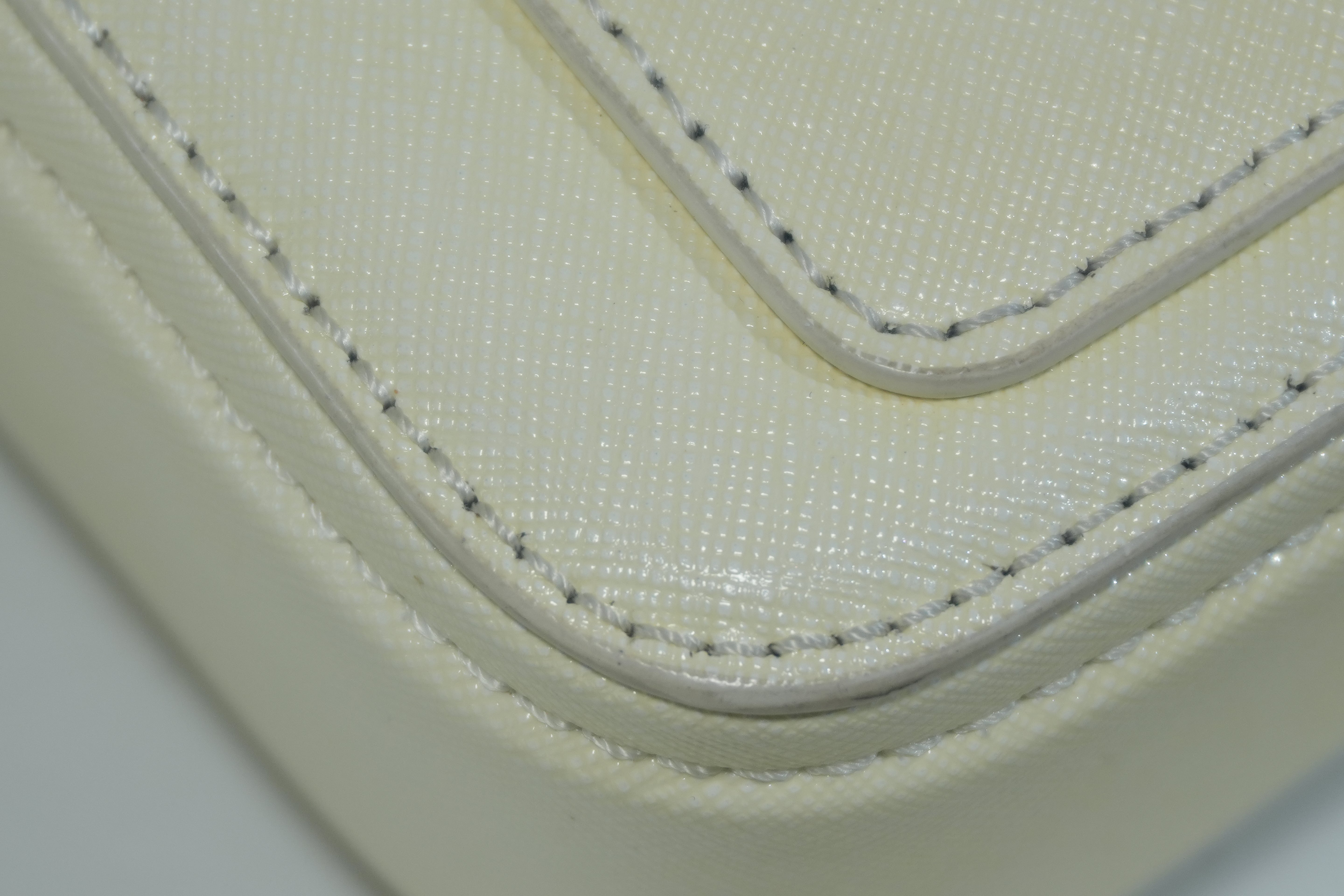 Pre-owned Marc Jacobs Snapchot Shoulder Bag White