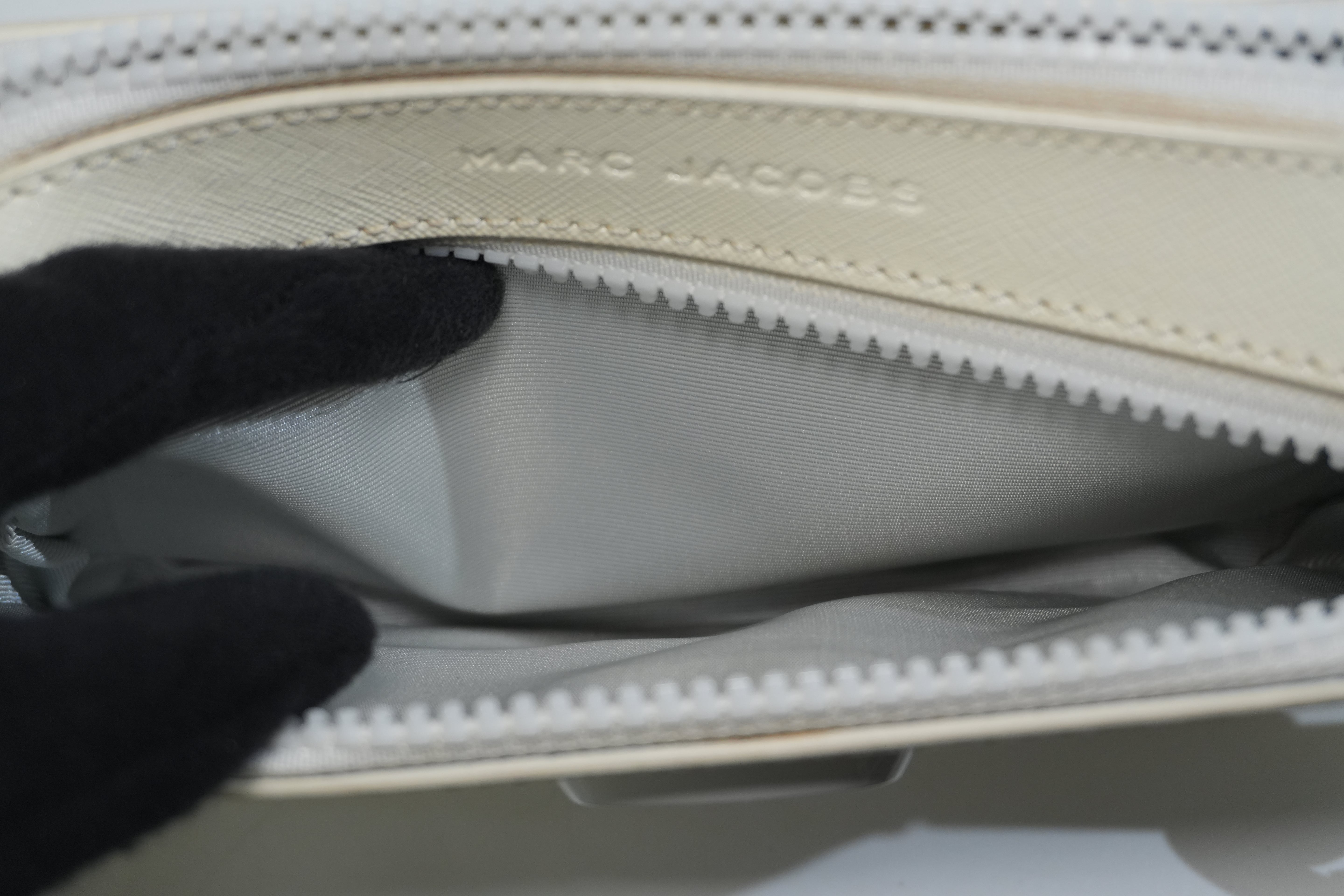 Pre-owned Marc Jacobs Snapchot Shoulder Bag White