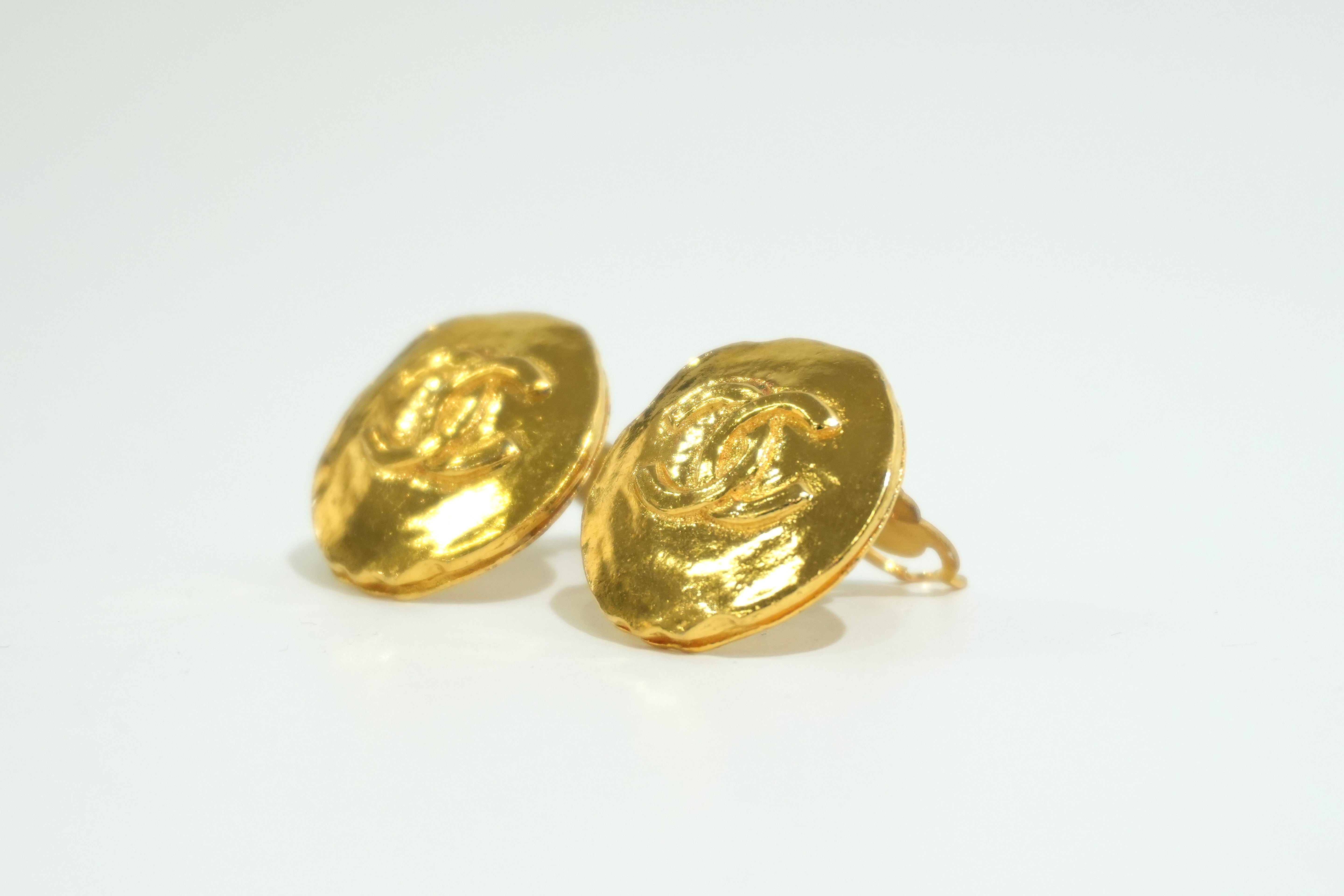 Pre-owned Chanel Steel Fashion Clip on Earrings Gold