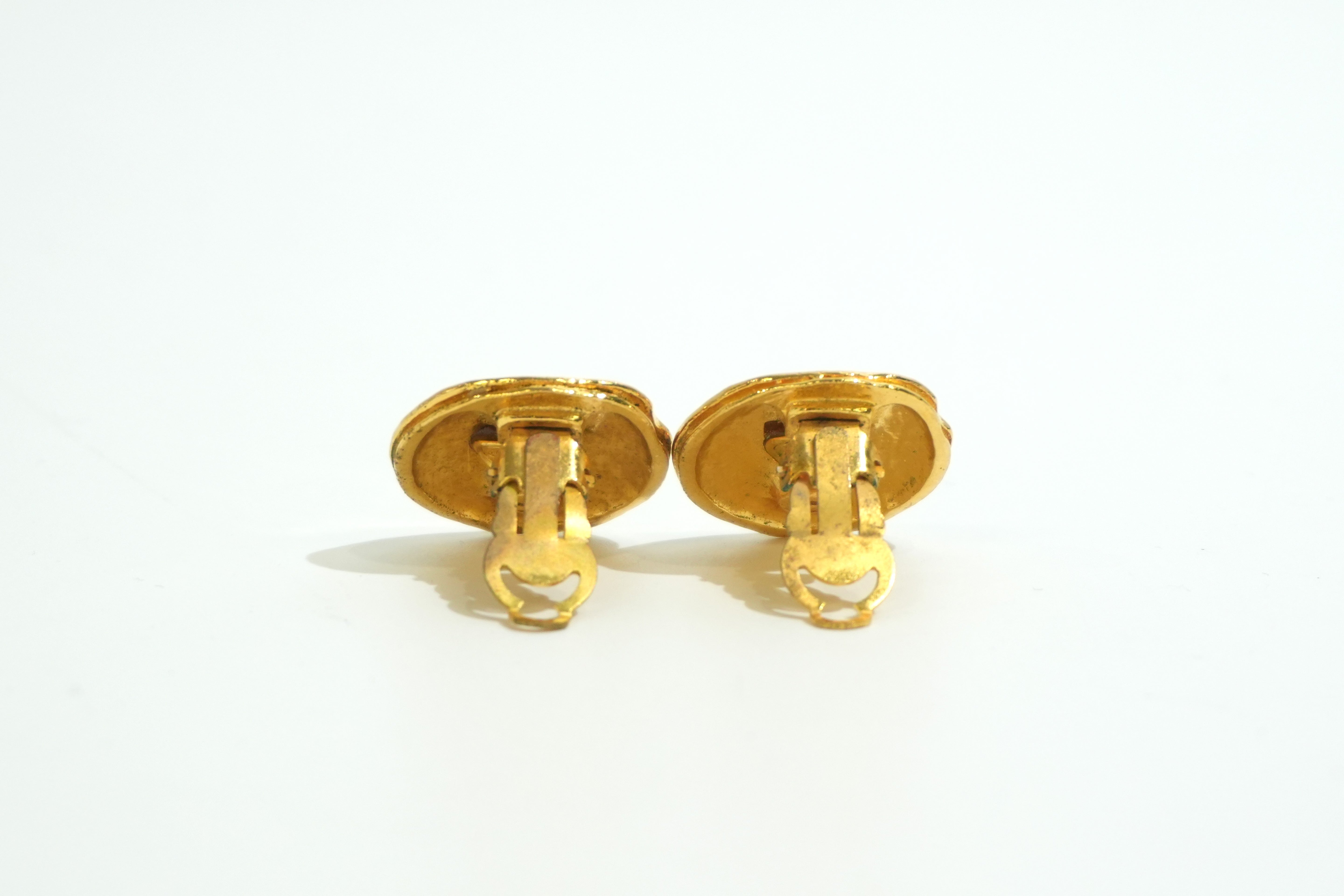 Pre-owned Chanel Steel Fashion Clip on Earrings Gold
