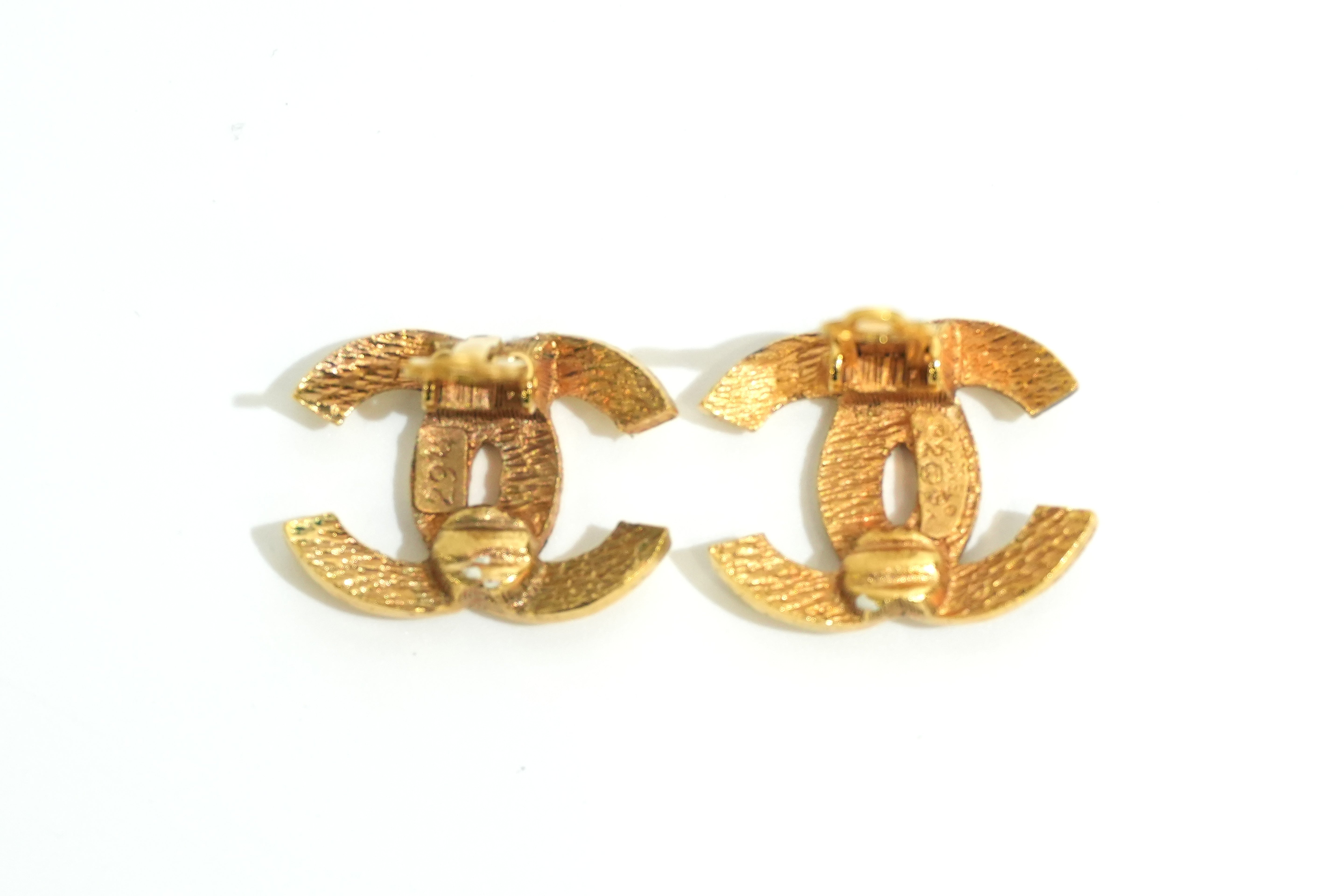 Pre-owned Chanel Steel Fashion Clip on CC Earrings Gold