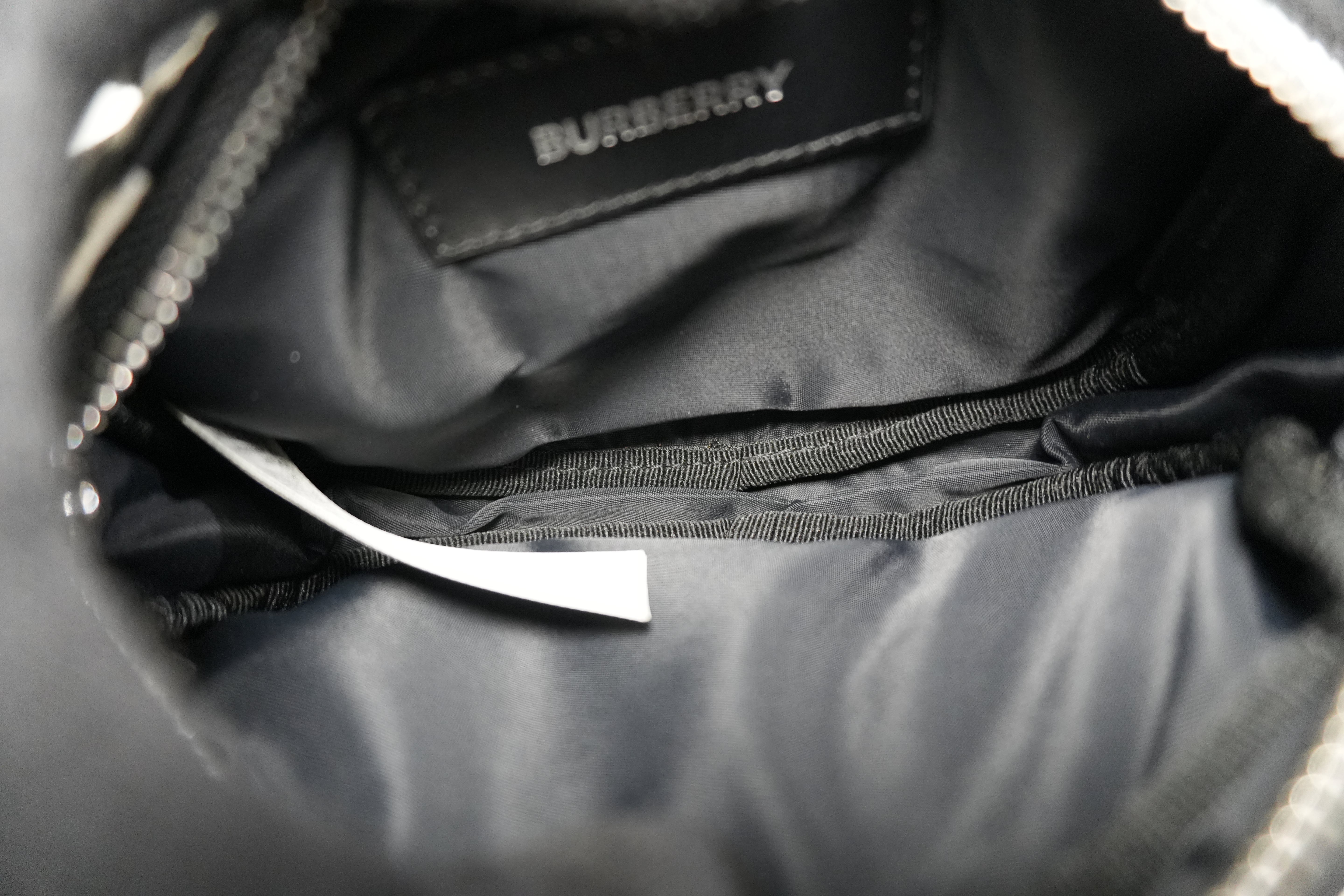 Pre-owned Burberry Body Bag Black and White