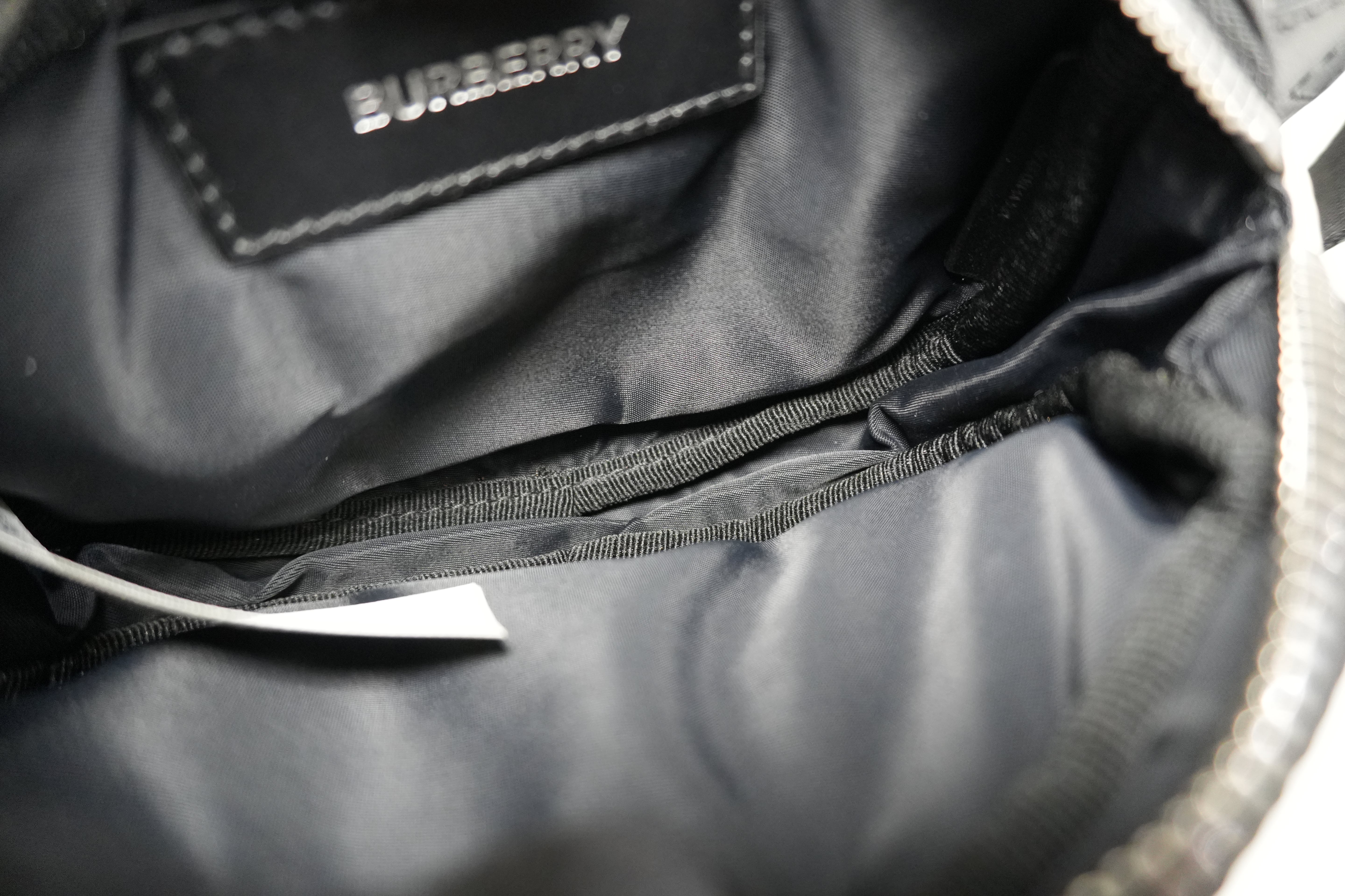 Pre-owned Burberry Body Bag Black and White