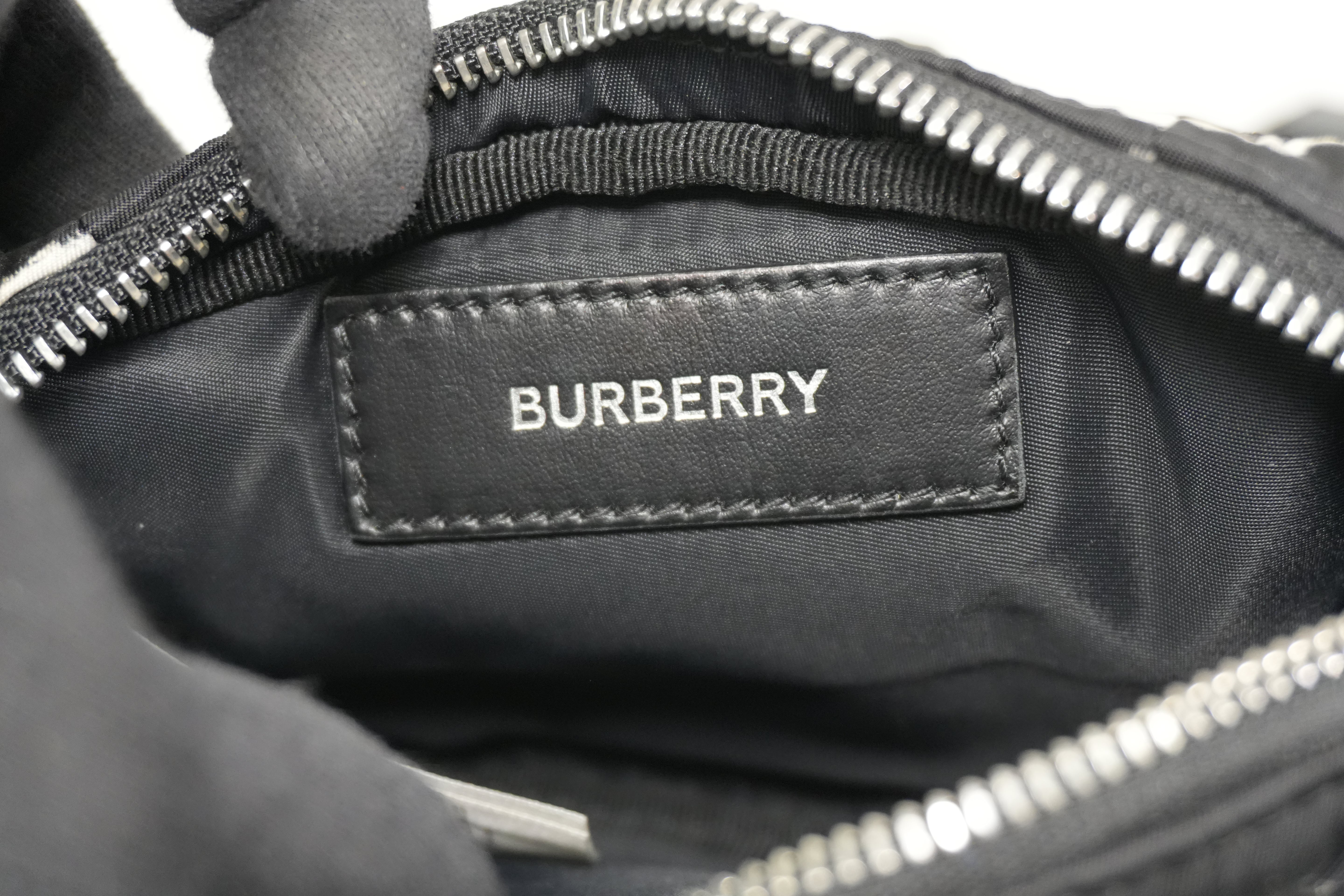 Pre-owned Burberry Body Bag Black and White