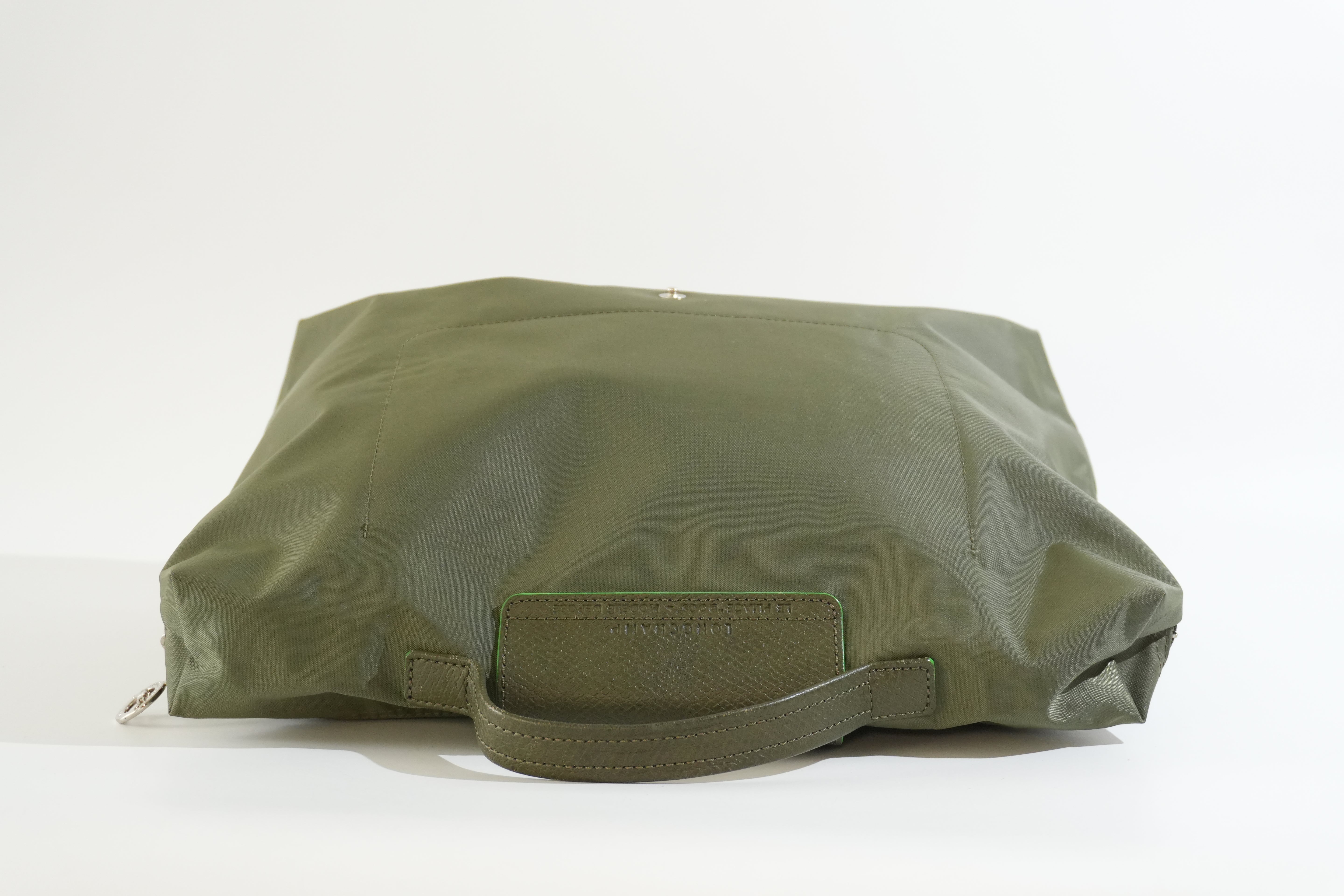 Pre-owned Longchamp Handbag Green