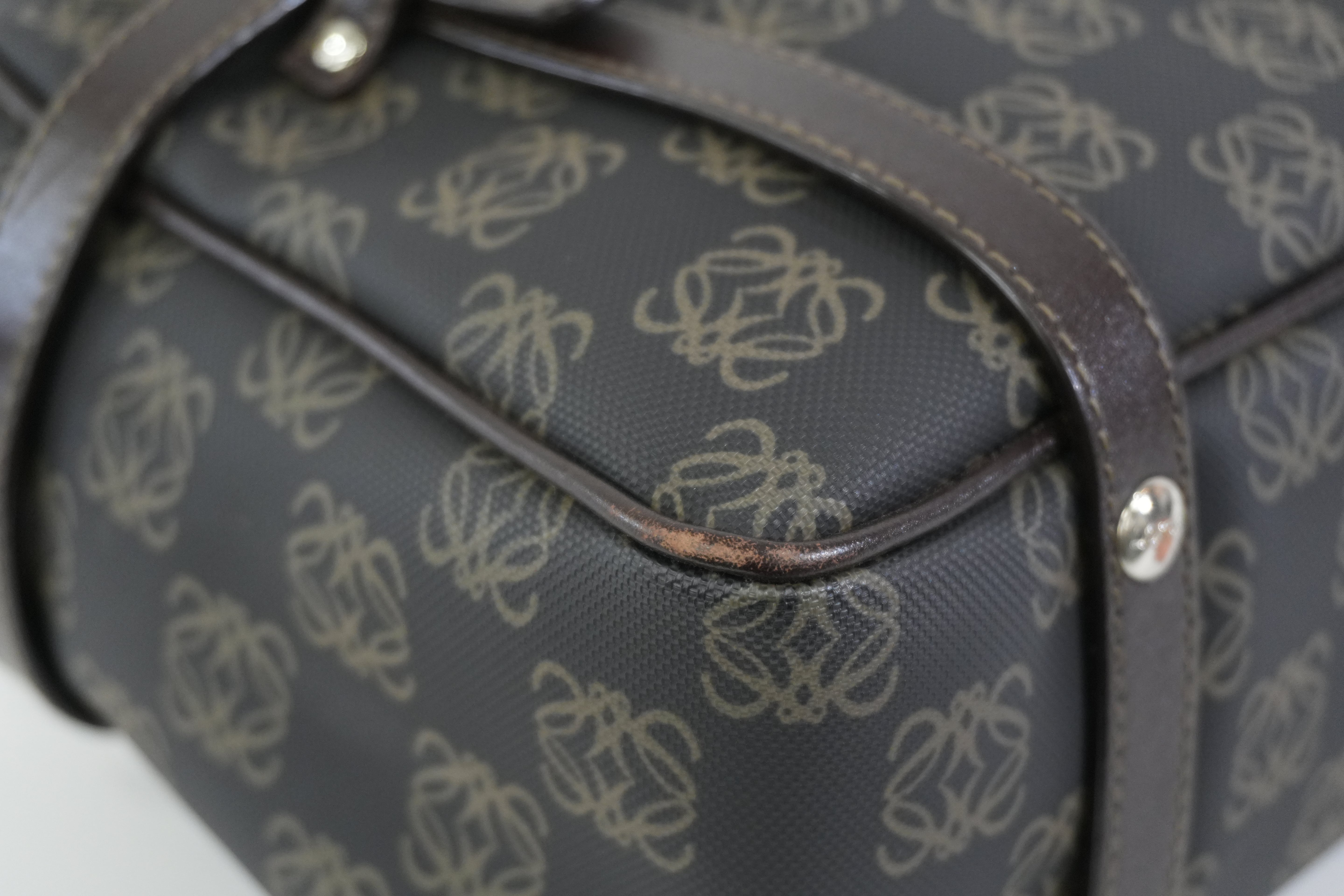 Pre-owned Loewe Analog Handbag with Pouch Black and Brown