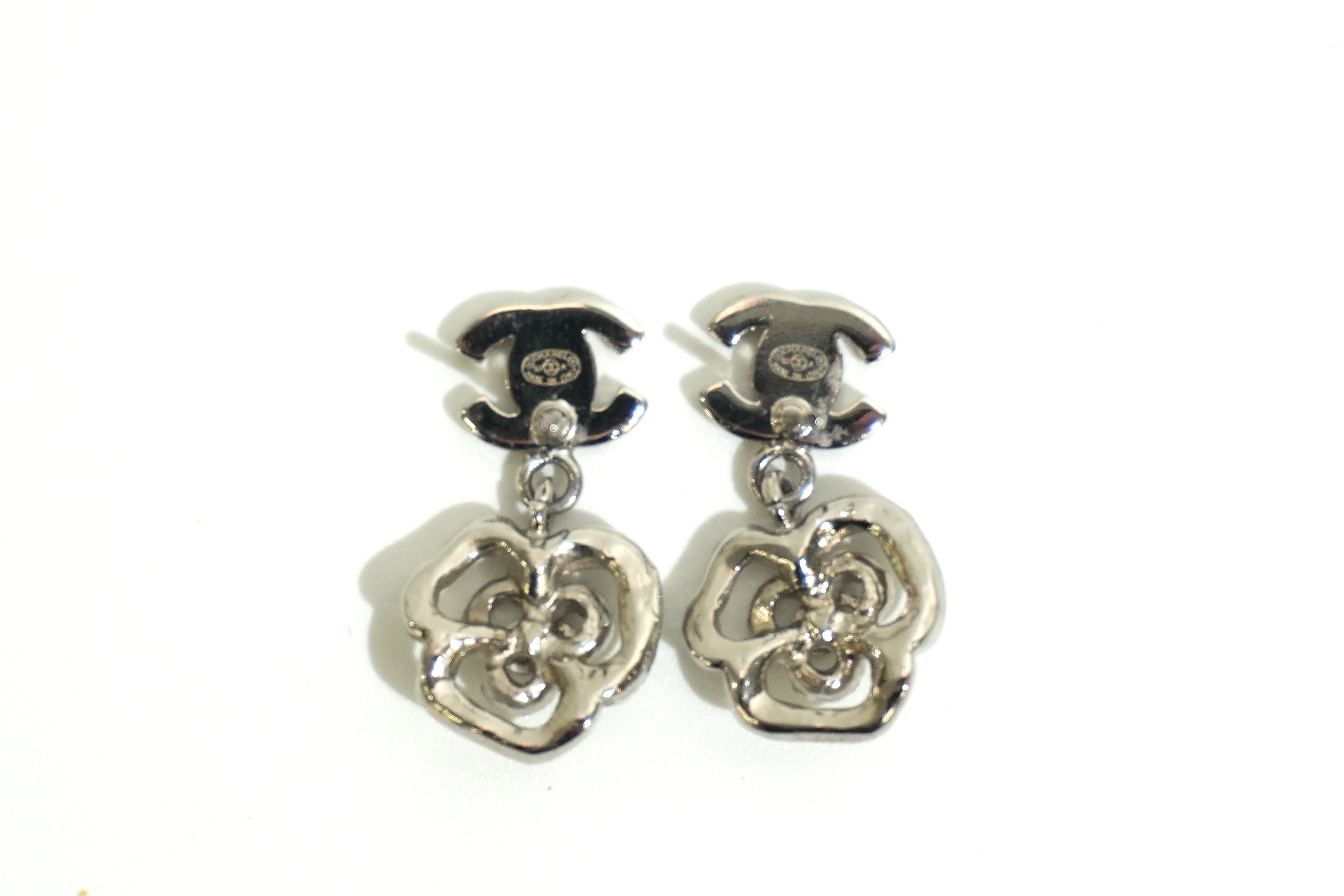 Pre-owned Chanel Steel Flower Earrings